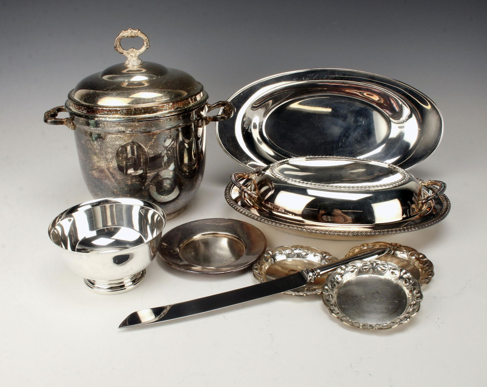 SILVERPLATE SERVING LOT (1 of 3)