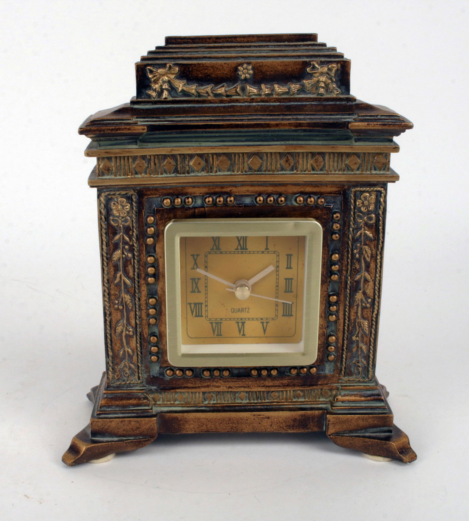 SMALL ANTIQUE STYLE DESK CLOCK (1 of 3)