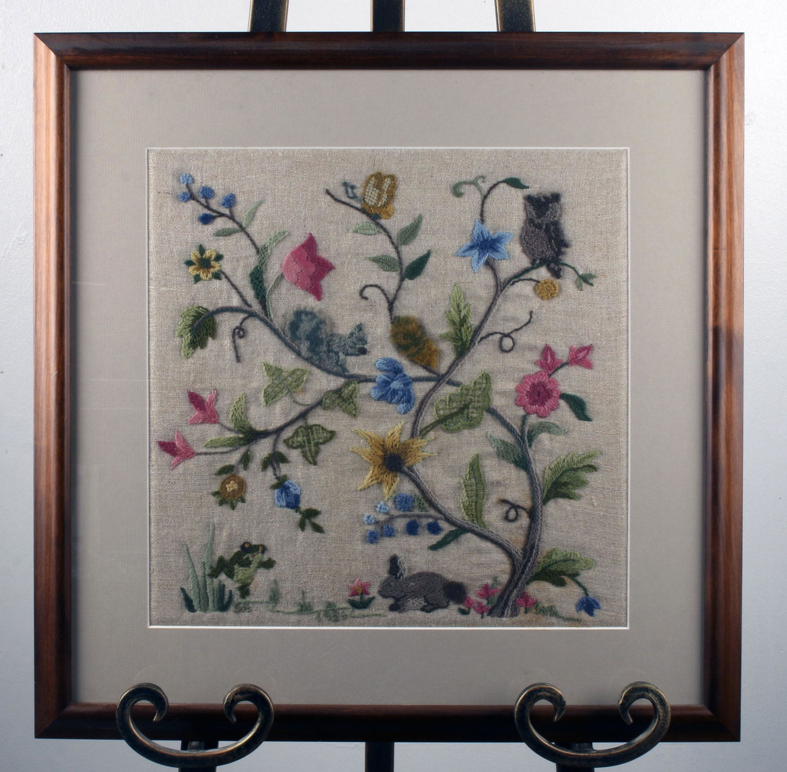 FRAMED HAND EMBROIDERY OF FLOWERS WILDLIFE (1 of 3)