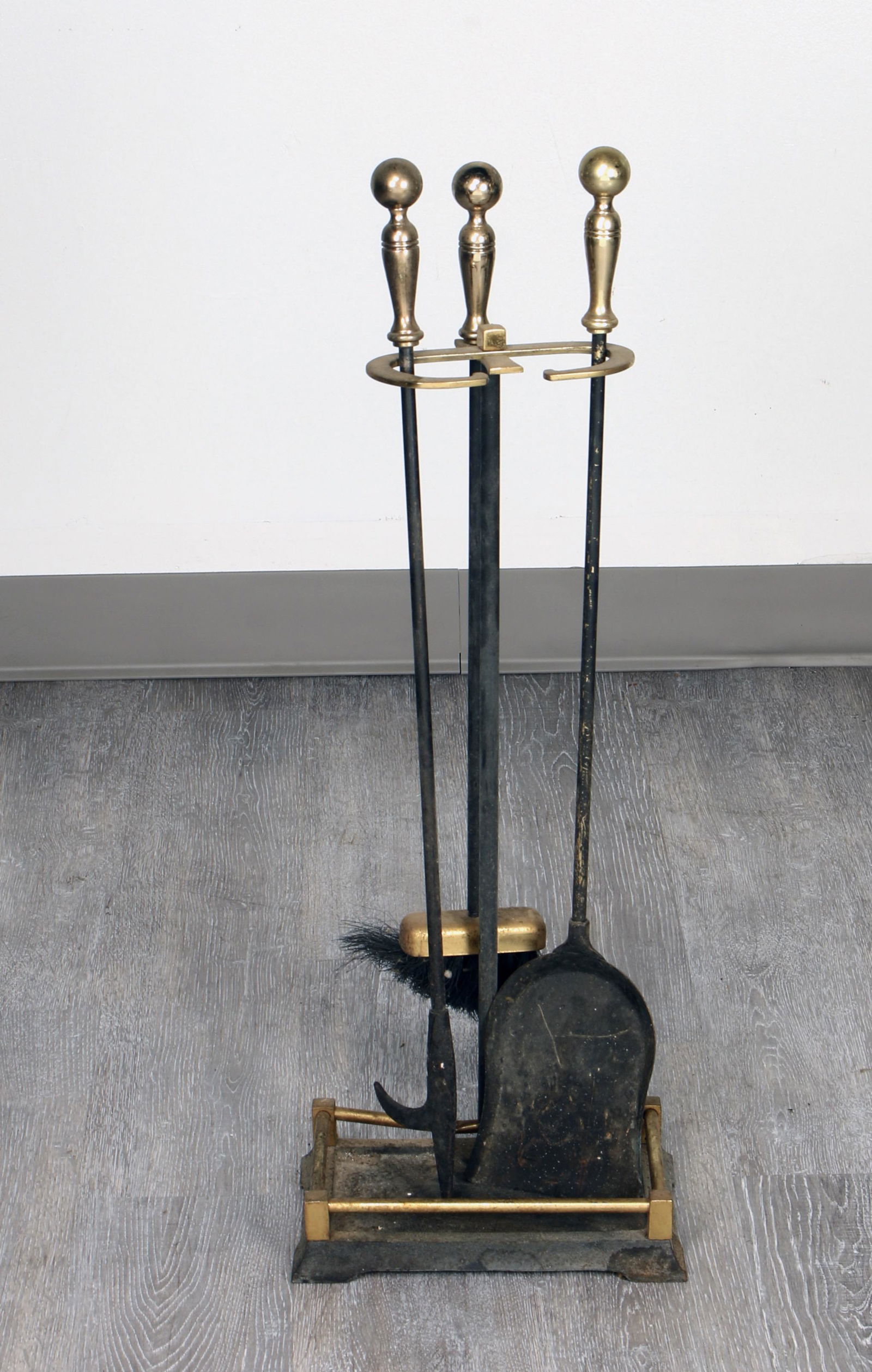 FIREPLACE TOOLS AND STAND (1 of 2)