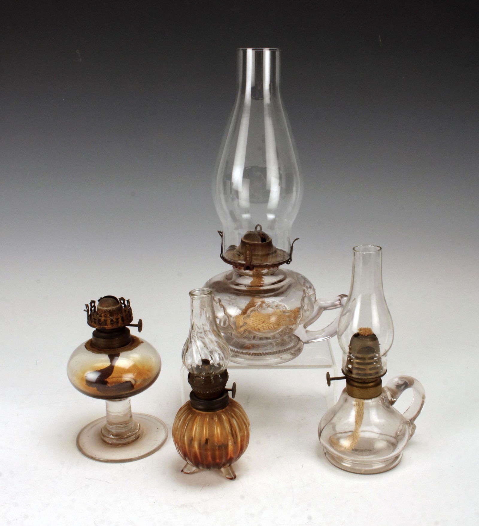FOUR SMALL ANTIQUE OIL LAMPS (1 of 4)