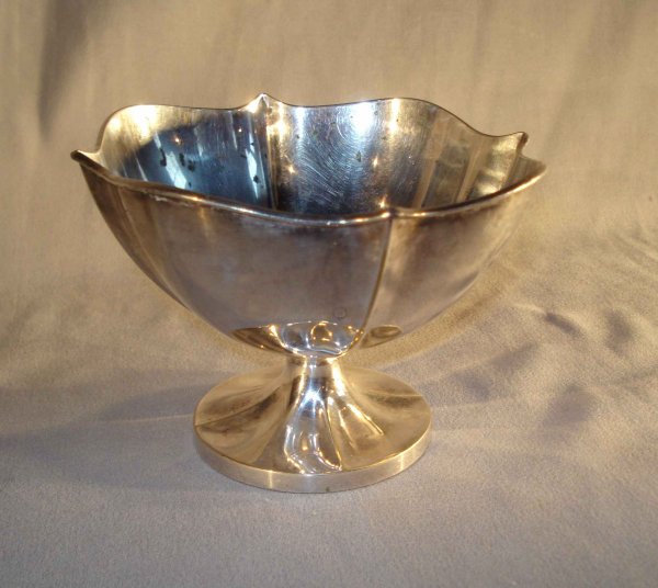 Pairpoint Silver Dish: A Sheffield silver bowl, 3 1/2" stamped "Pairpoint".