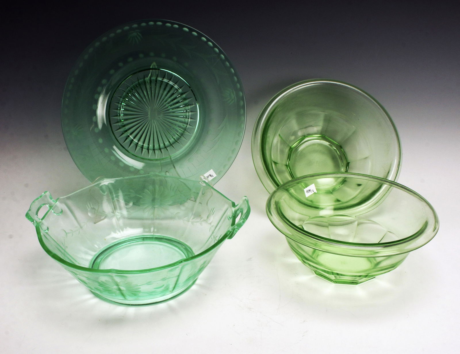 4 GREEN DEPRESSION GLASS BOWLS AND PLATTER (1 of 6)
