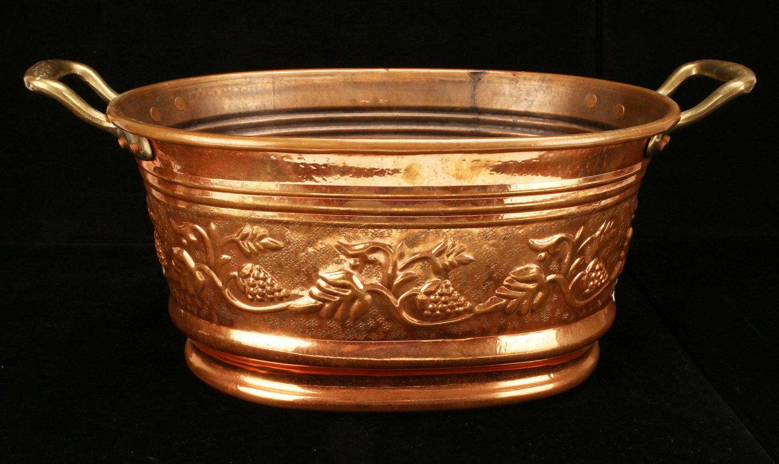 ITALIAN OVAL COPPER WINE BUCKET: ITALIAN OVAL COPPER WINE BUCKET Embossed grapes and leaves around the body, handles on each side. Marked CPI Bottega Navarin Made in Italy. 17" X 7 1/