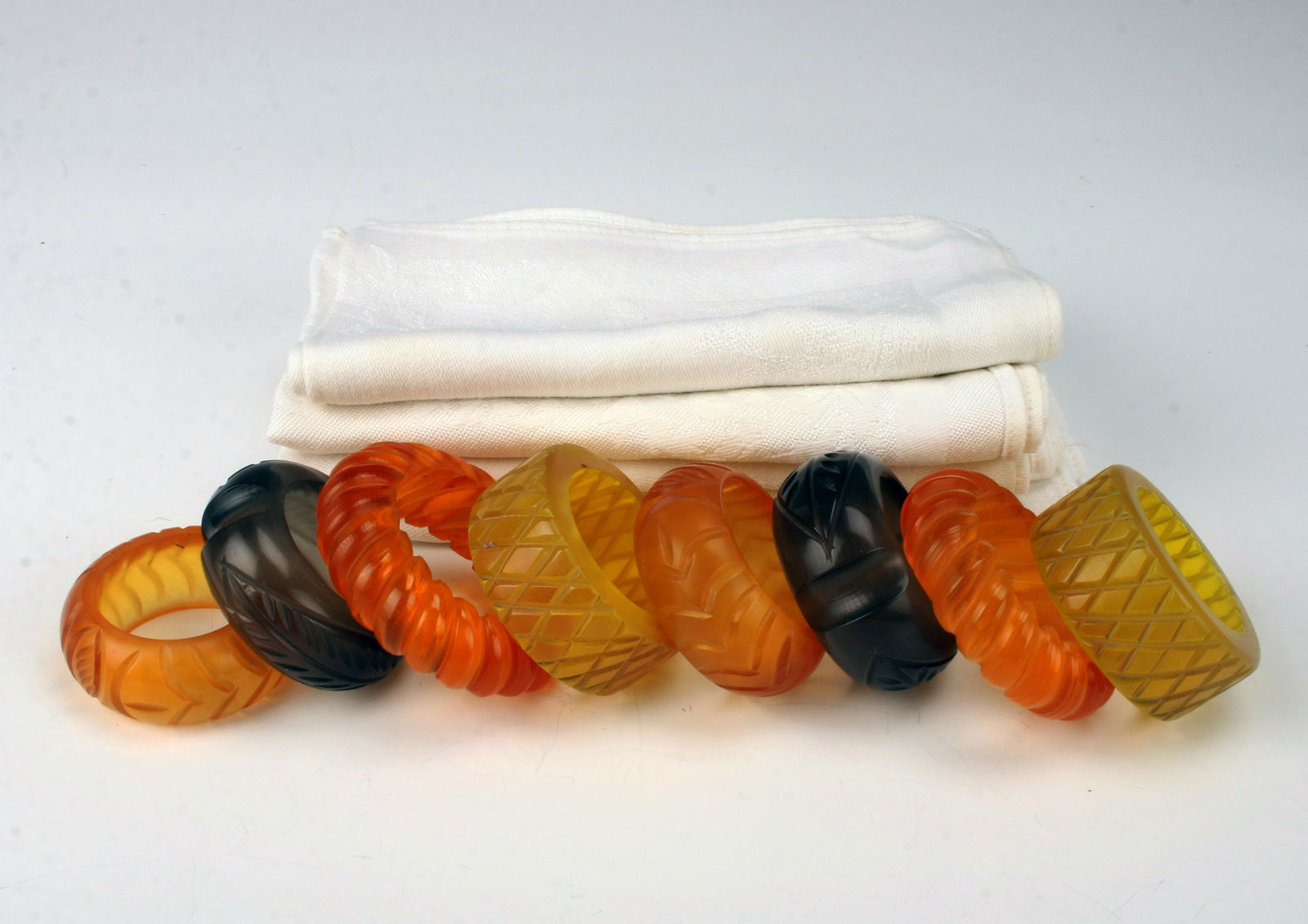 BRIGHT AUTUMN NAPKIN RINGS: BRIGHT AUTUMN NAPKIN RINGS 8 textured napkin rings in pairs of autumn hues. Includes 5 napkins. 2" Shipping: