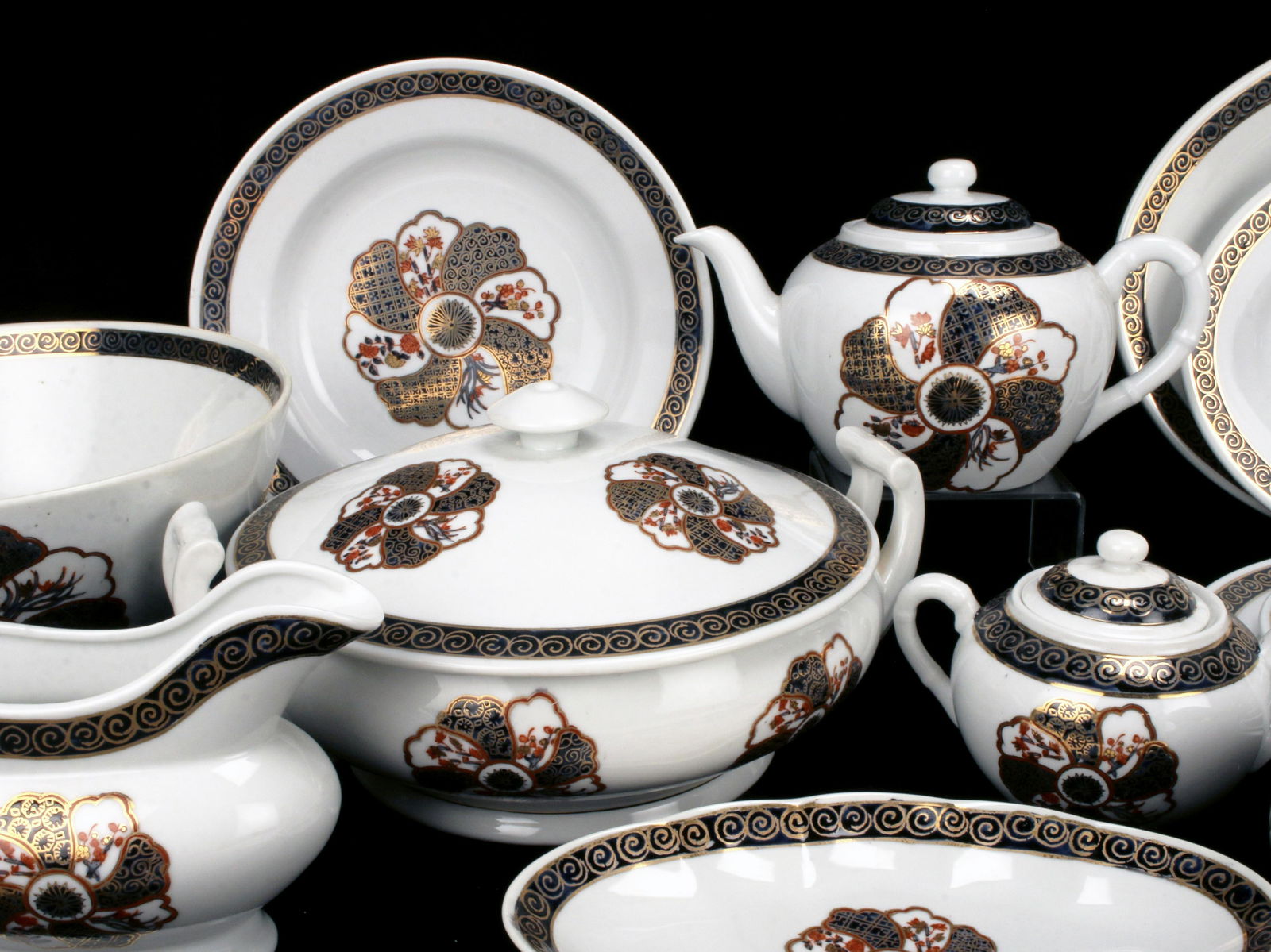 LARGE NEW JAPANESE STYLE CHINA SET SERVICE FOR 12 (1 of 6)