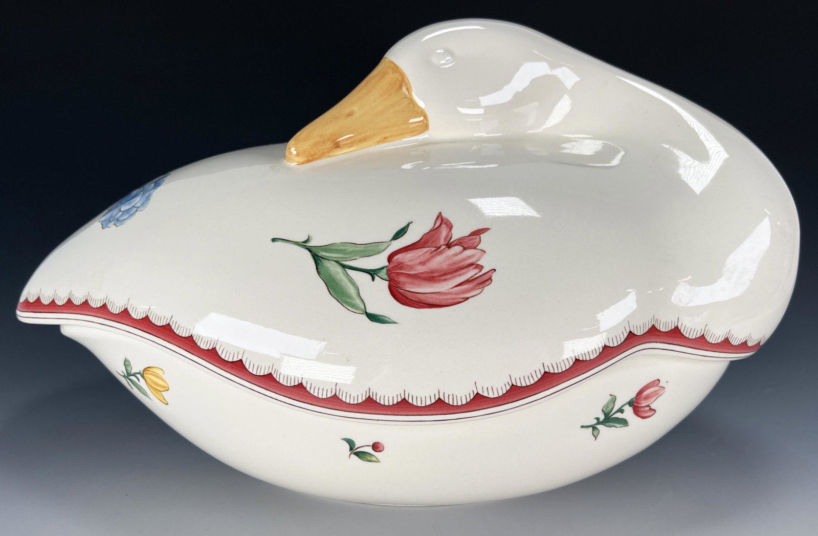 VILLEROY & BOCH JARDIN D'ALSACE FLEUR DUCK TUREEN: VILLEROY & BOCH JARDIN D'ALSACE FLEUR DUCK TUREEN In the shape of a duck with head resting on body. Body is painted with flowers. Jardin D'Alsace Fleur pattern. Marked Villeroy &