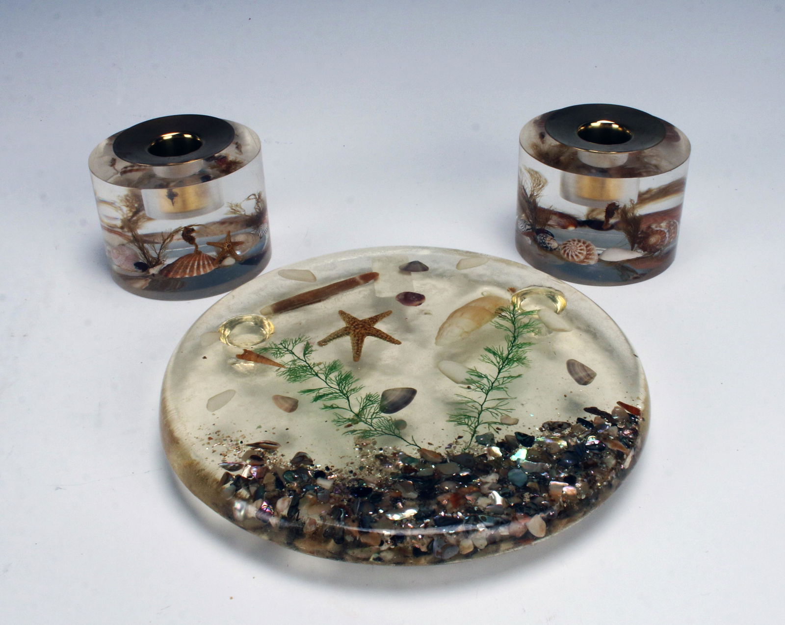 MCM BEACH LUCITE WITH SHELLS TRIVET CANDLESTICKS (1 of 5)