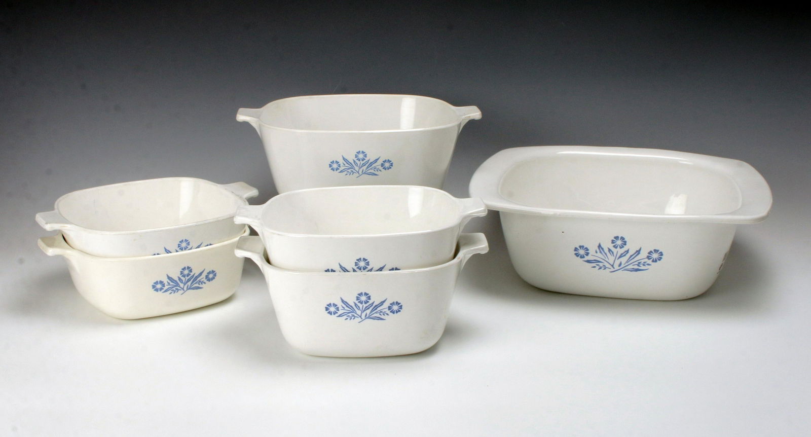 SIX PIECES VINTAGE CORNINGWARE CASSEROLES (1 of 2)