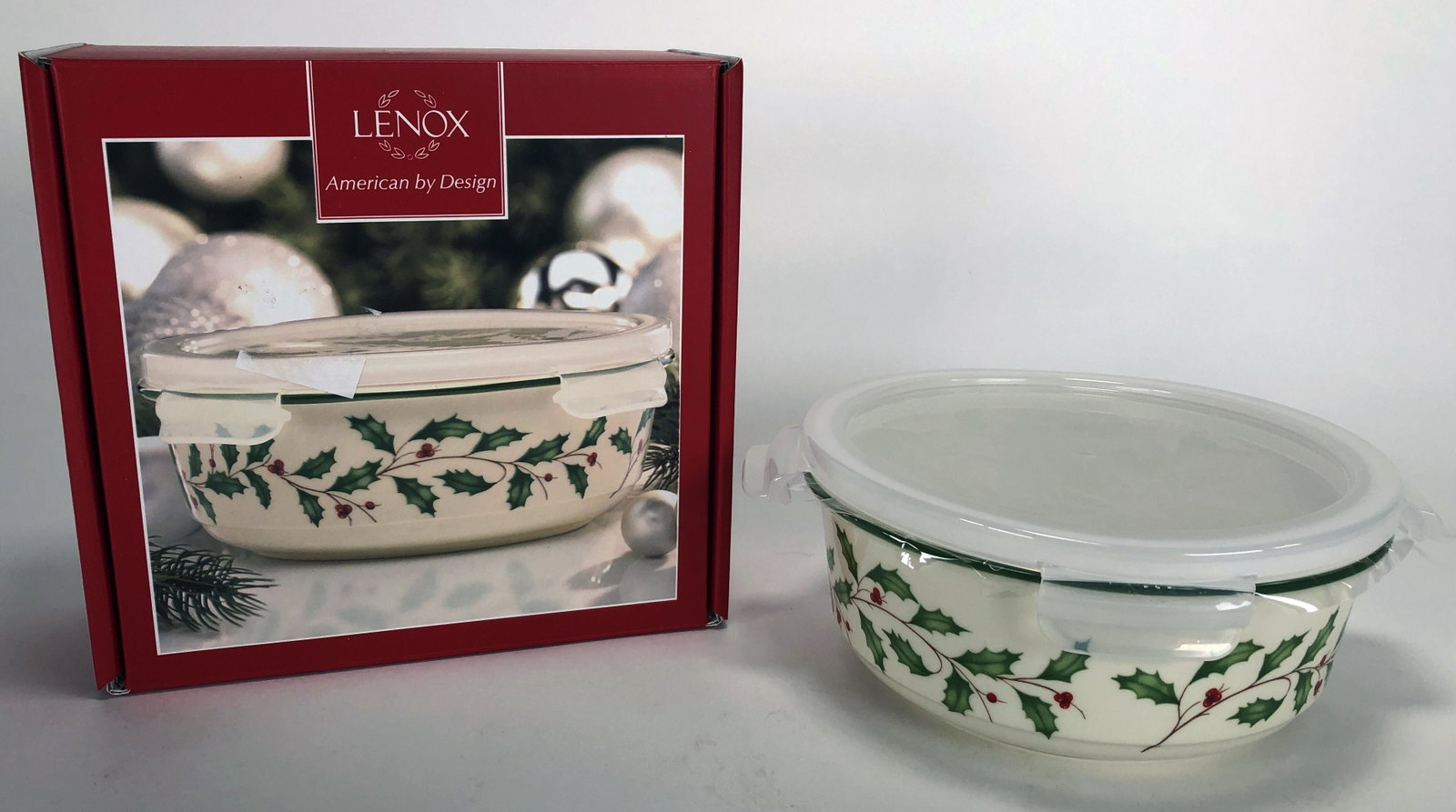 LENOX 24OZ HOLIDAY PORCELAIN CASSEROLE IN BOX: LENOX 24OZ HOLIDAY PORCELAIN CASSEROLE IN BOX Lenox serve and store holly leaf patterned dish with locking lid. In original box. 6 1/4" X 2 3/4"