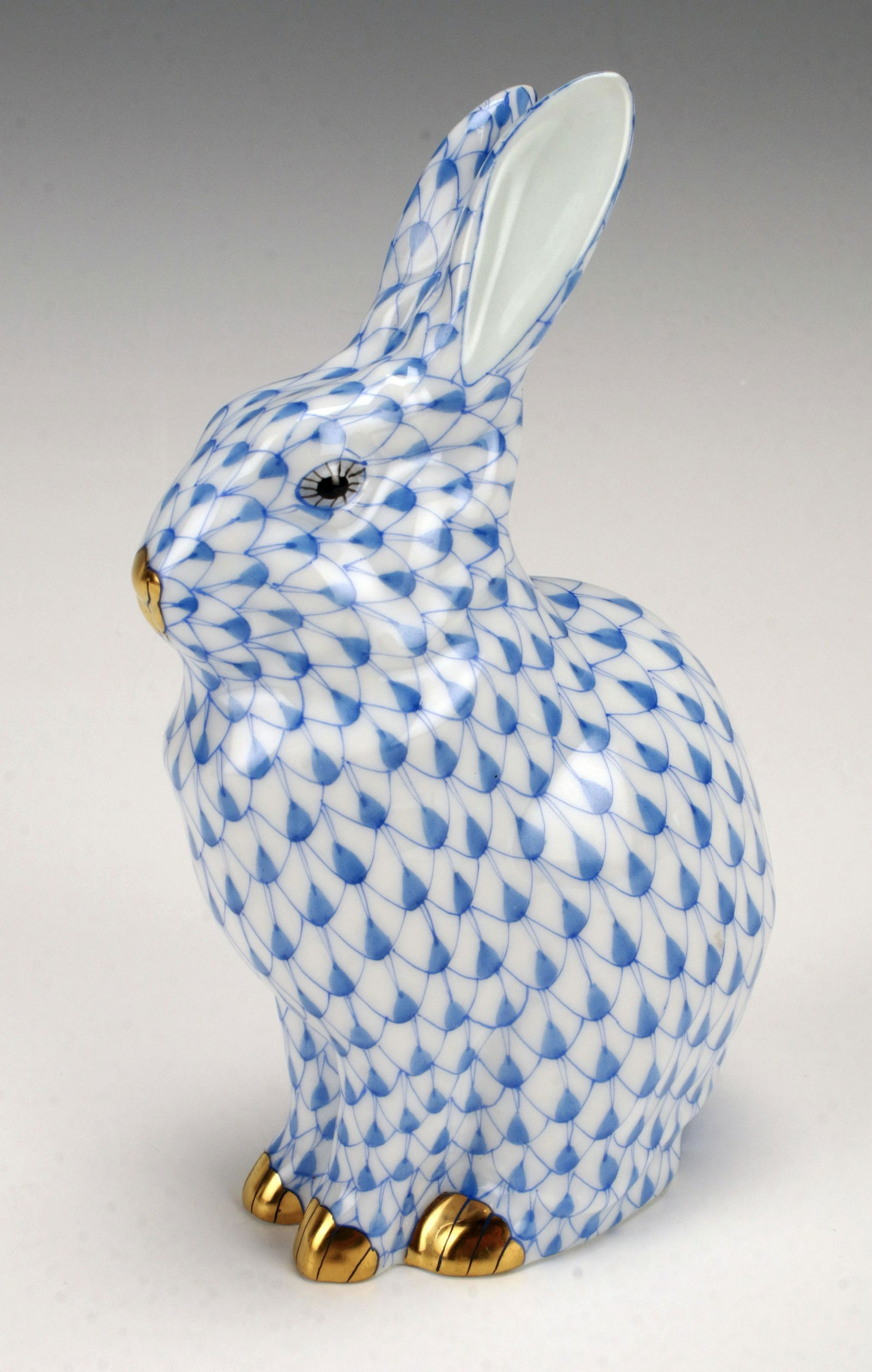 HEREND BLUE FISHNET & GOLD RABBIT (1 of 6)