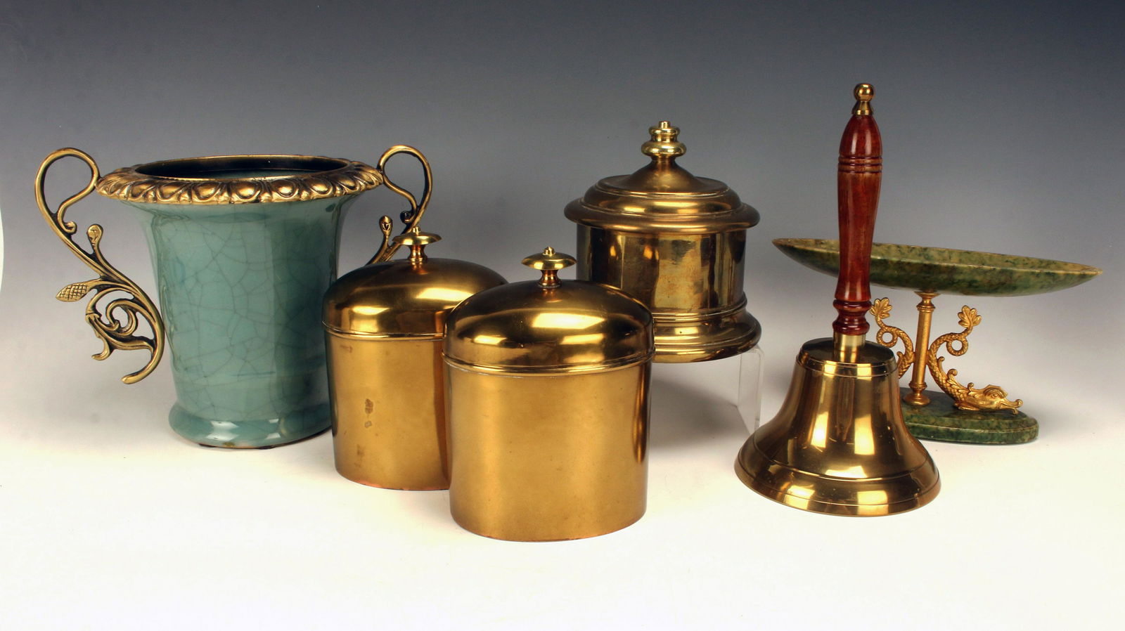 LARGE LOT OF BRASS DECORATIVE ITEMS (1 of 5)