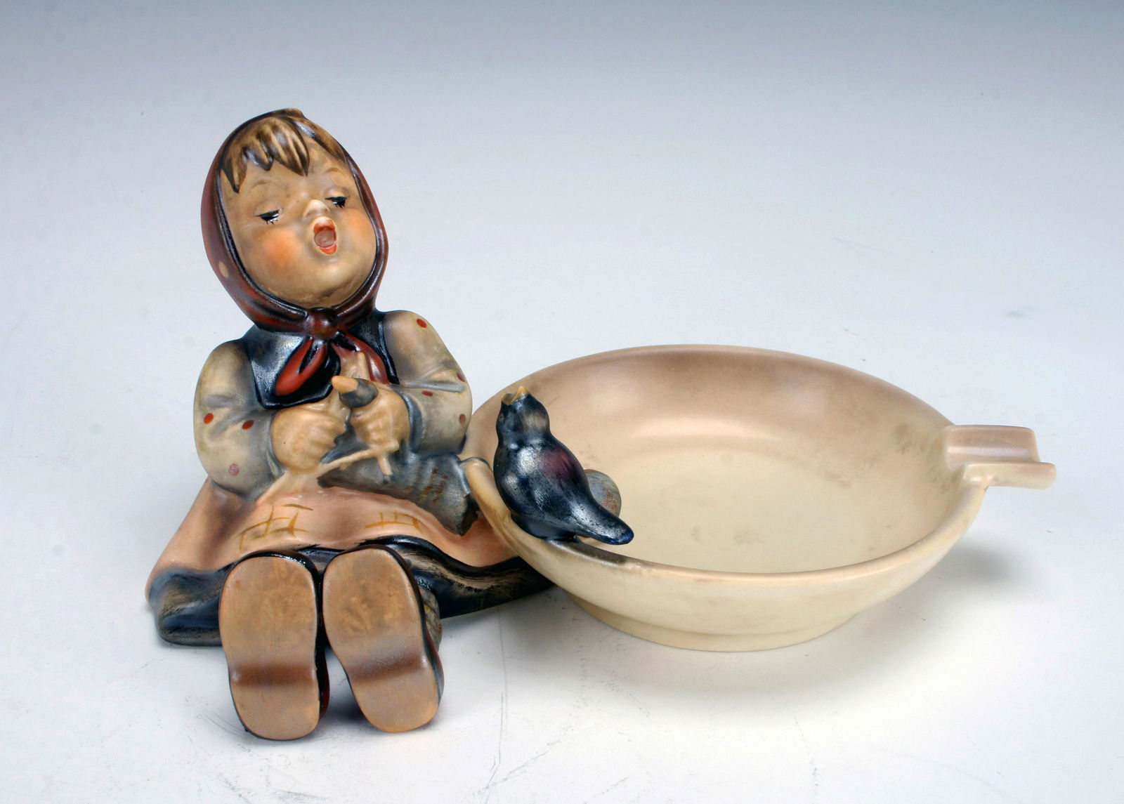 HAPPY PASTIME ASHTRAY HUMMEL #62 TMK-5 (1 of 6)