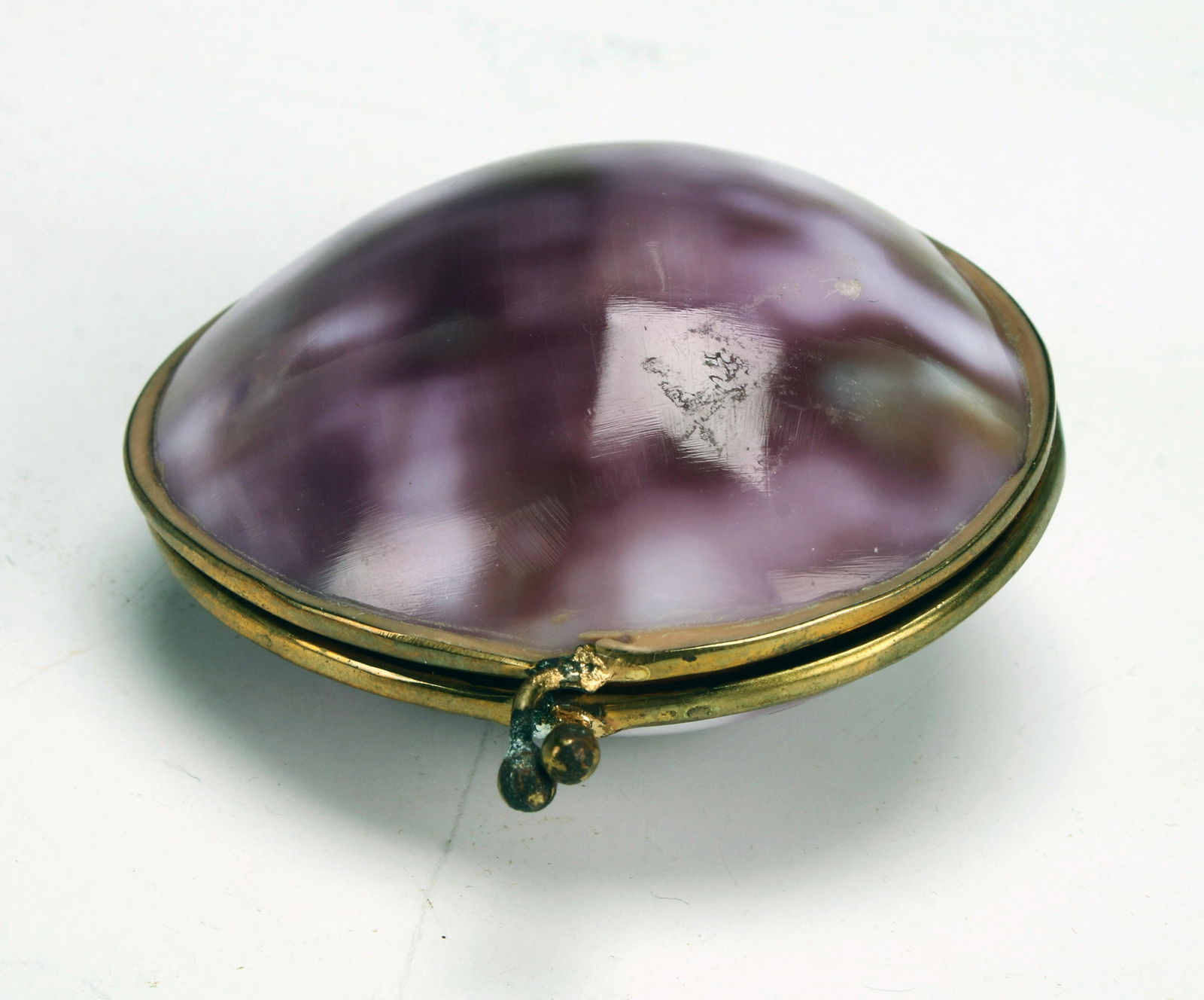 PURPLE SEASHELL BOX WITH BRASS CLASPS (1 of 4)