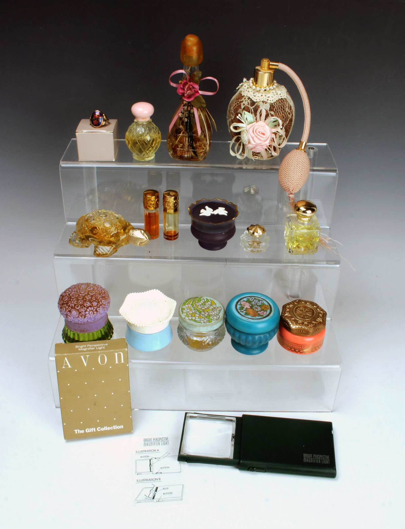 LOT OF AVON PERFUME AND COLOGNE BOTTLES (1 of 4)