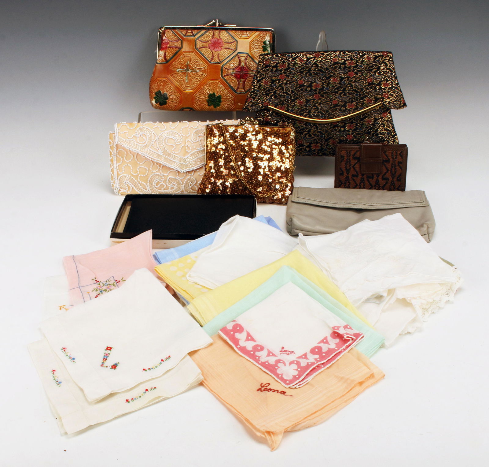 VINTAGE PURSES AND HANDKERCHIEFS (1 of 7)