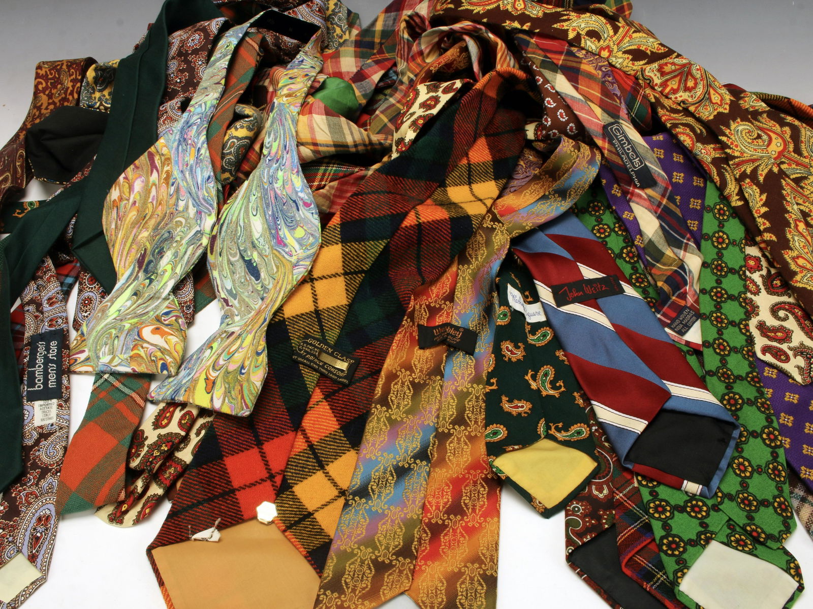 COLLECTION OF VINTAGE TIES (1 of 3)