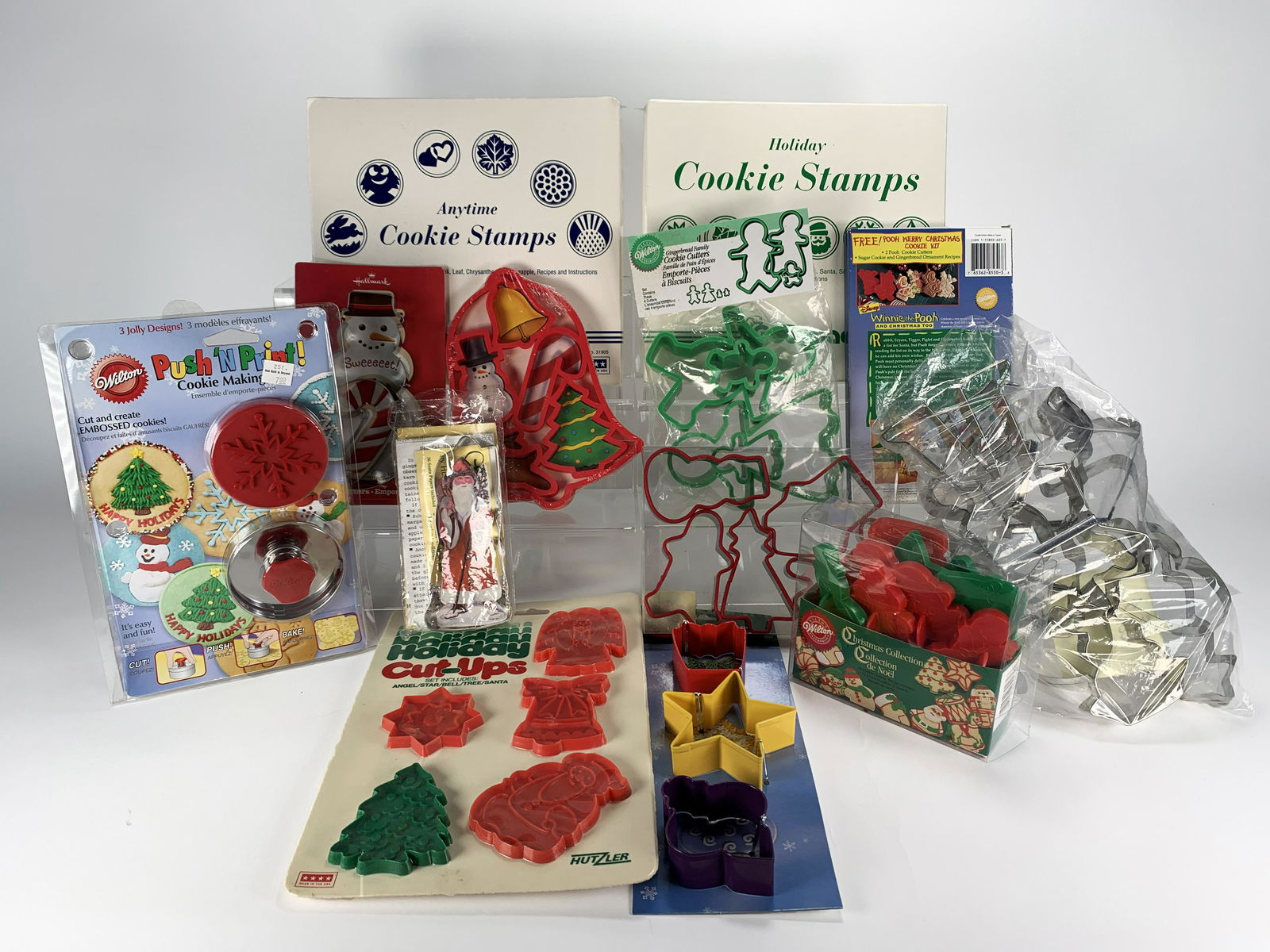 LARGE LOT OF ASSORTED HOLIDAY COOKIE CUTTERS (1 of 6)