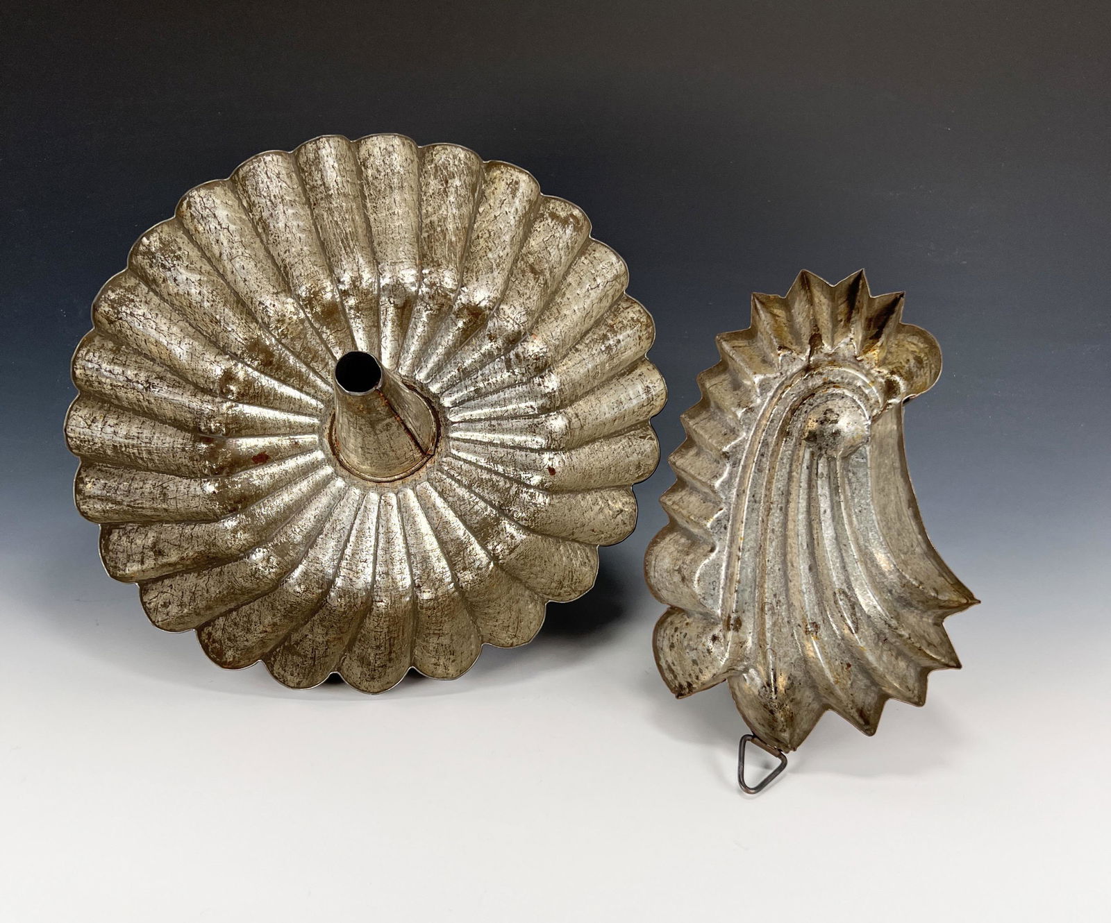 TWO VINTAGE METAL CAKE MOLDS (1 of 3)