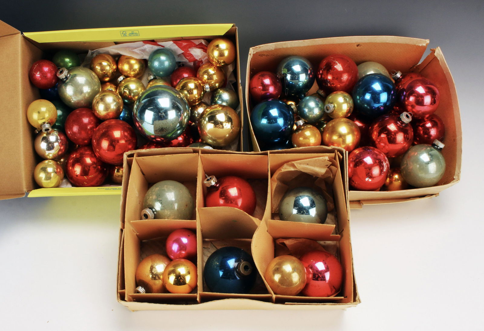 LARGE LOT VINTAGE BLOWN GLASS BALL CHRISTMAS ORNAMENTS: LARGE LOT VINTAGE BLOWN GLASS BALL CHRISTMAS ORNAMENTS Vintage mercury glass blown sphere ornaments in a variety of sizes and colors ready to decorate your tree.