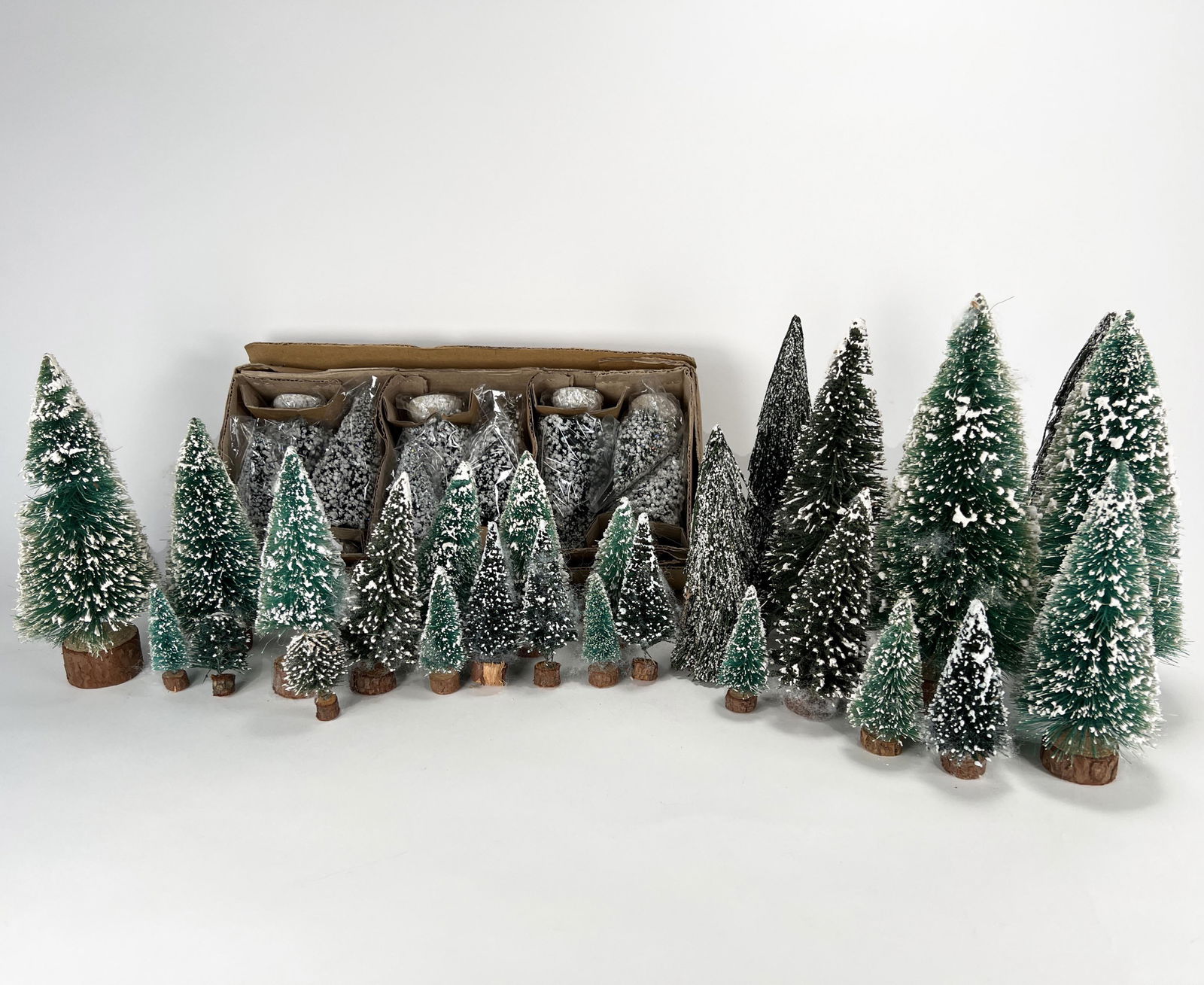 COLLECTION OF VINTAGE BOTTLE BRUSH TREES DECORATIONS (1 of 4)