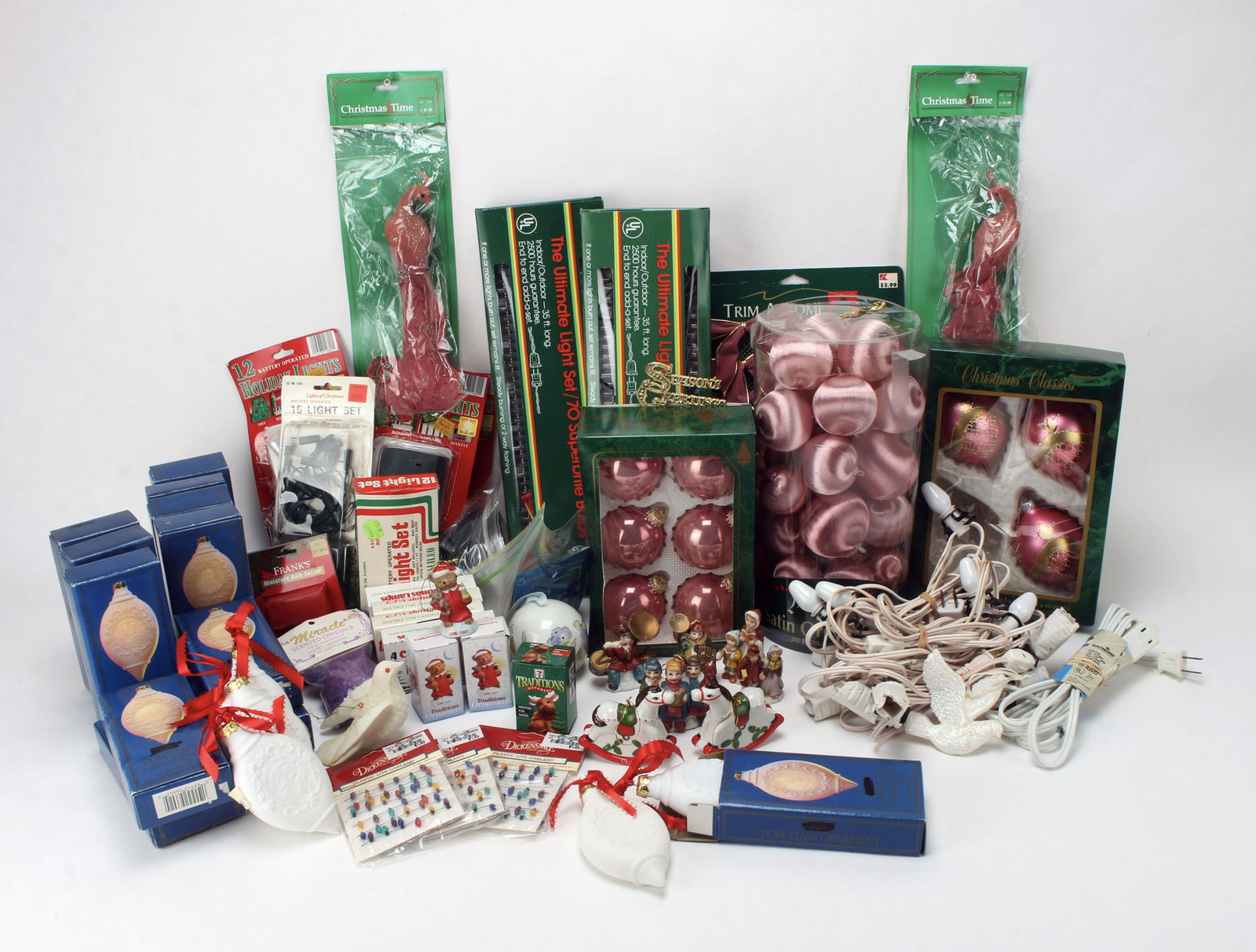 LARGE LOT CHRISTMAS ORNAMENTS DECORATION (1 of 4)