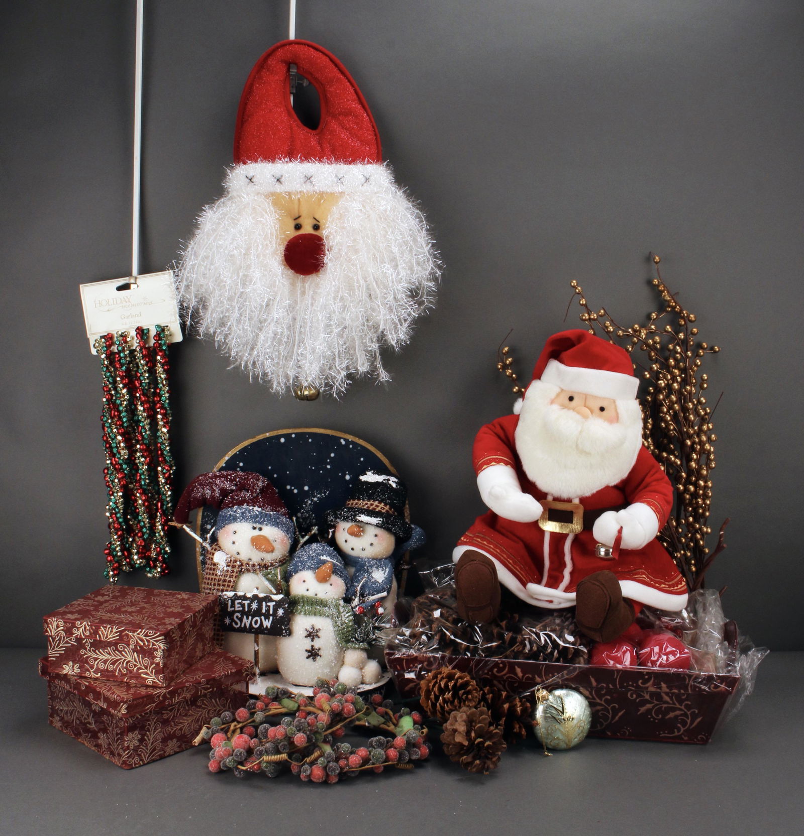 LOT OF CHRISTMAS DECORATIONS (1 of 5)