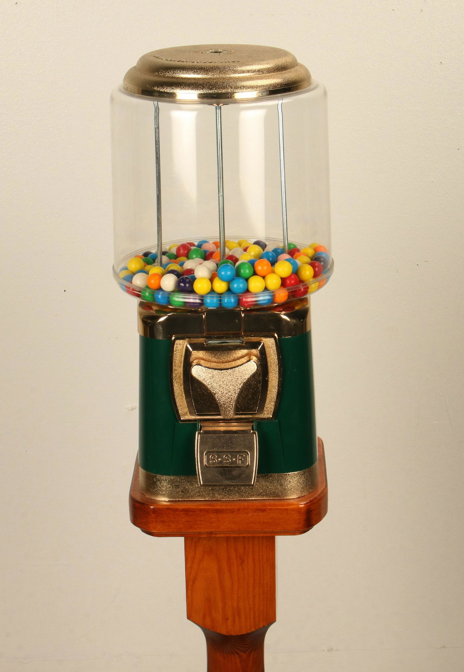 VINTAGE STYLE GUMBALL MACHINE (1 of 4)