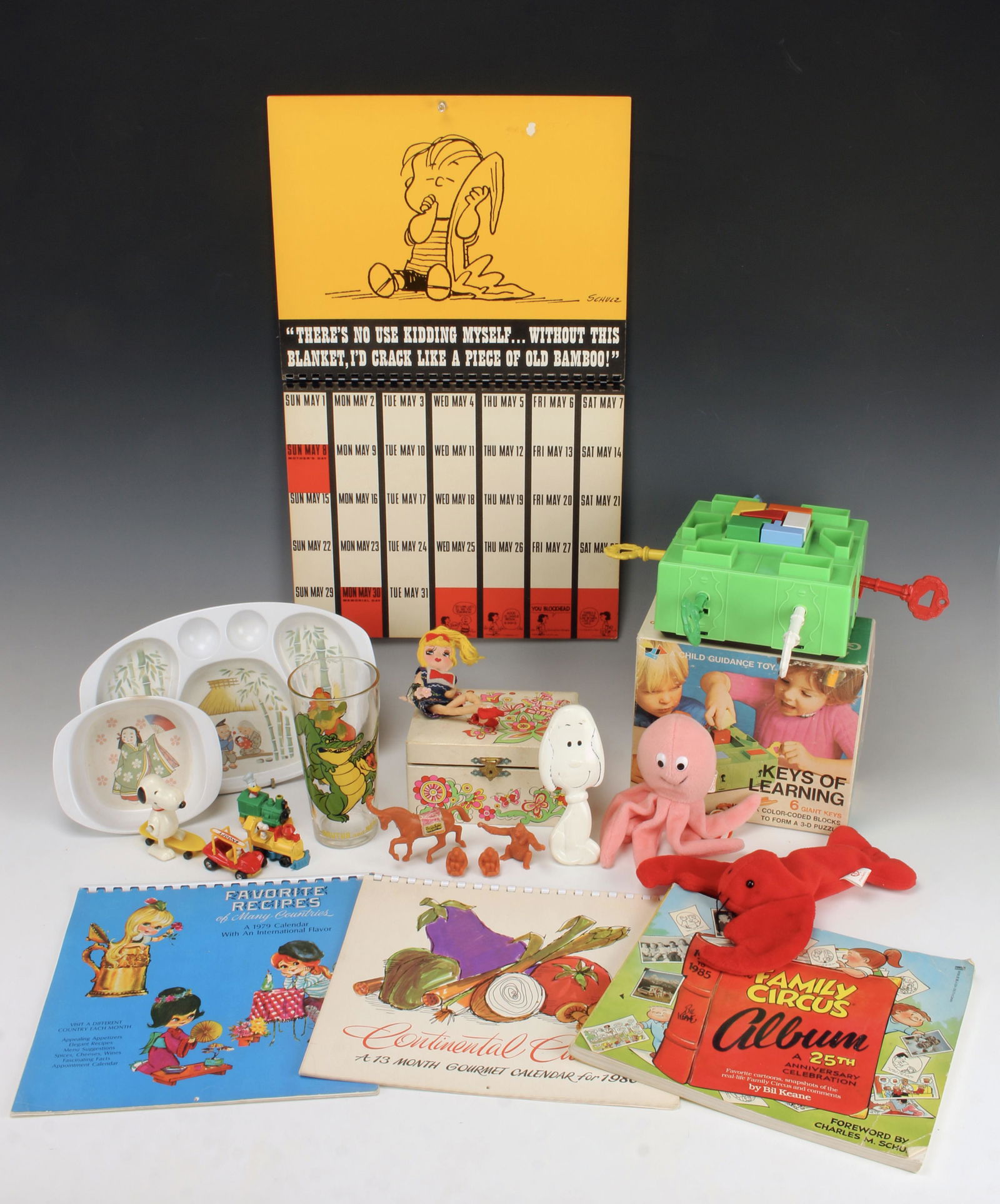 LOT FULL OF CHILDHOOD MEMORIES TOYS PEANUTS DOLLS (1 of 7)