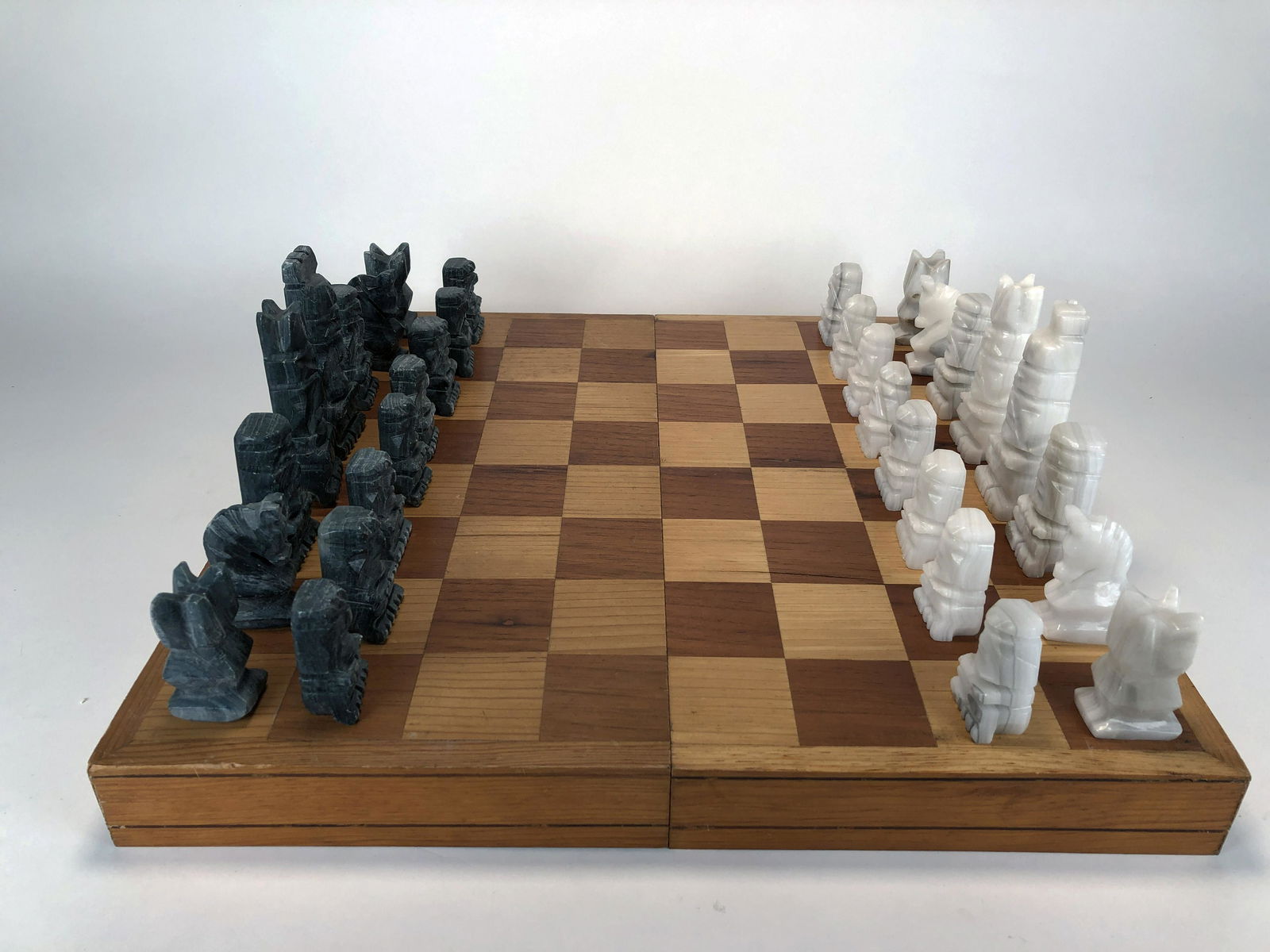 WOODEN CHESS BOARD IN CARRYING CASE (1 of 6)