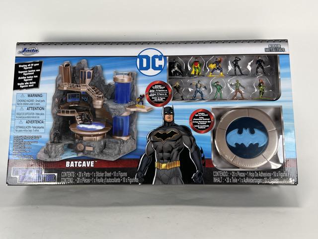 DC NANO METALFIGS BATCAVE ACTION SET NIB (1 of 5)