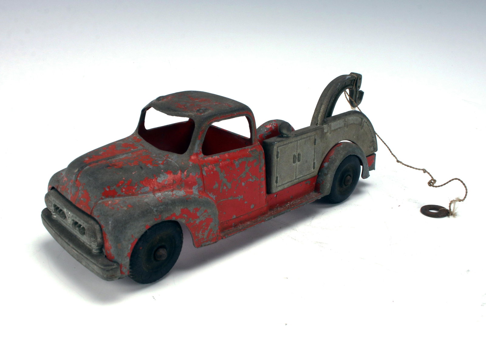 HUBLEY KIDDIE TOY WRECKER TOW TRUCK: HUBLEY KIDDIE TOY WRECKER TOW TRUCK Made in Lancaster, PA *missing back side panel 2 1/4" x 7 1/2" x 2 1/4" Shi