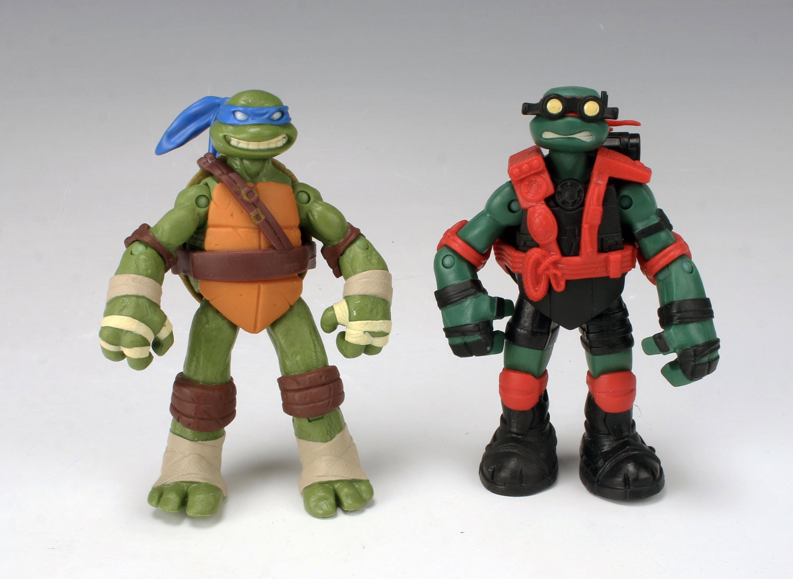TEENAGE MUTANT NINJA TURTLES ACTION FIGURES: TEENAGE MUTANT NINJA TURTLES ACTION FIGURES Leonardo figure 2012, and Raphael figure 2013 Shipping: Shipping and handling in the conti