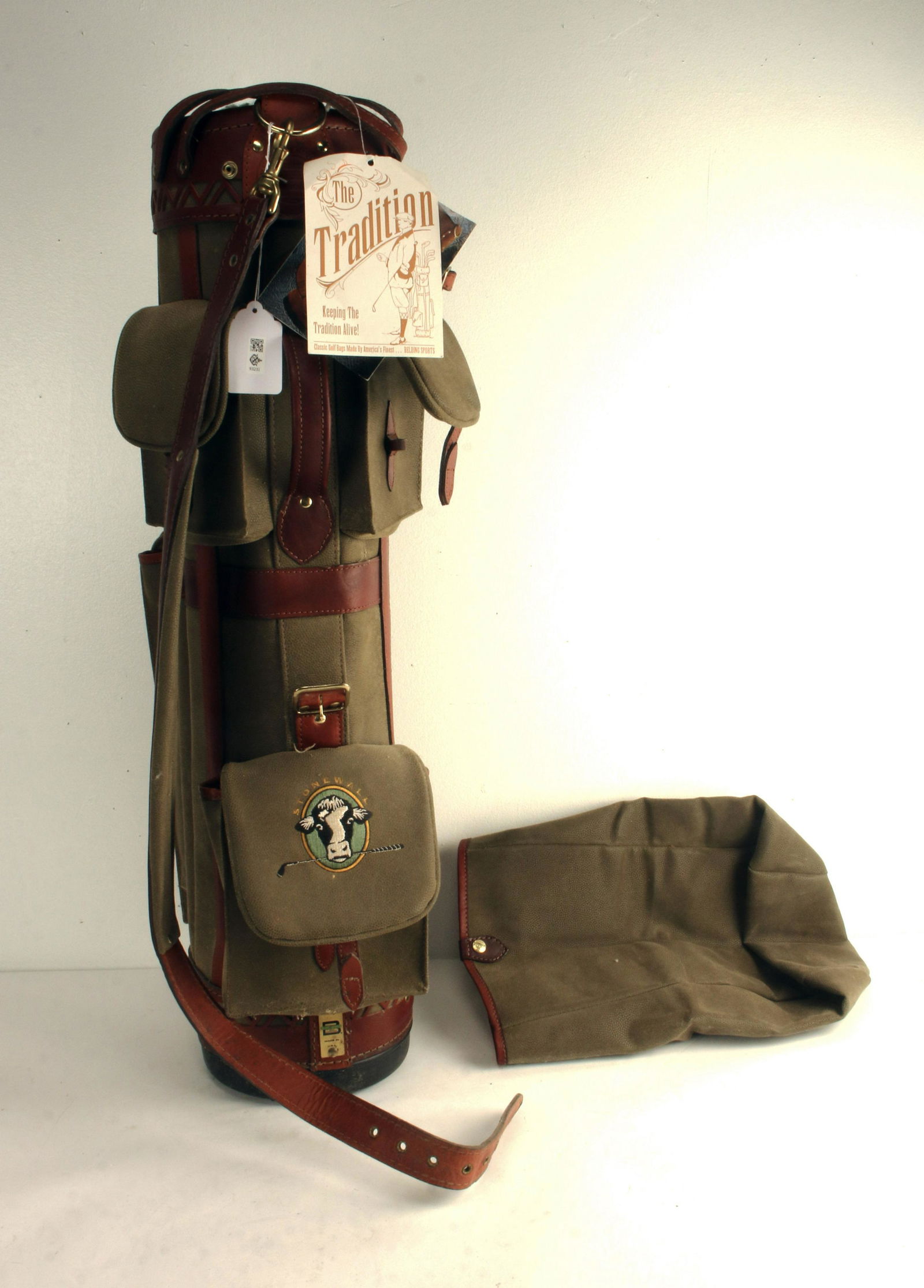VINTAGE STONEWALL C.C. GOLF BAG: VINTAGE STONEWALL C.C. GOLF BAG With attachable club head cover for rain and travel. 10" X 35" Shipping: