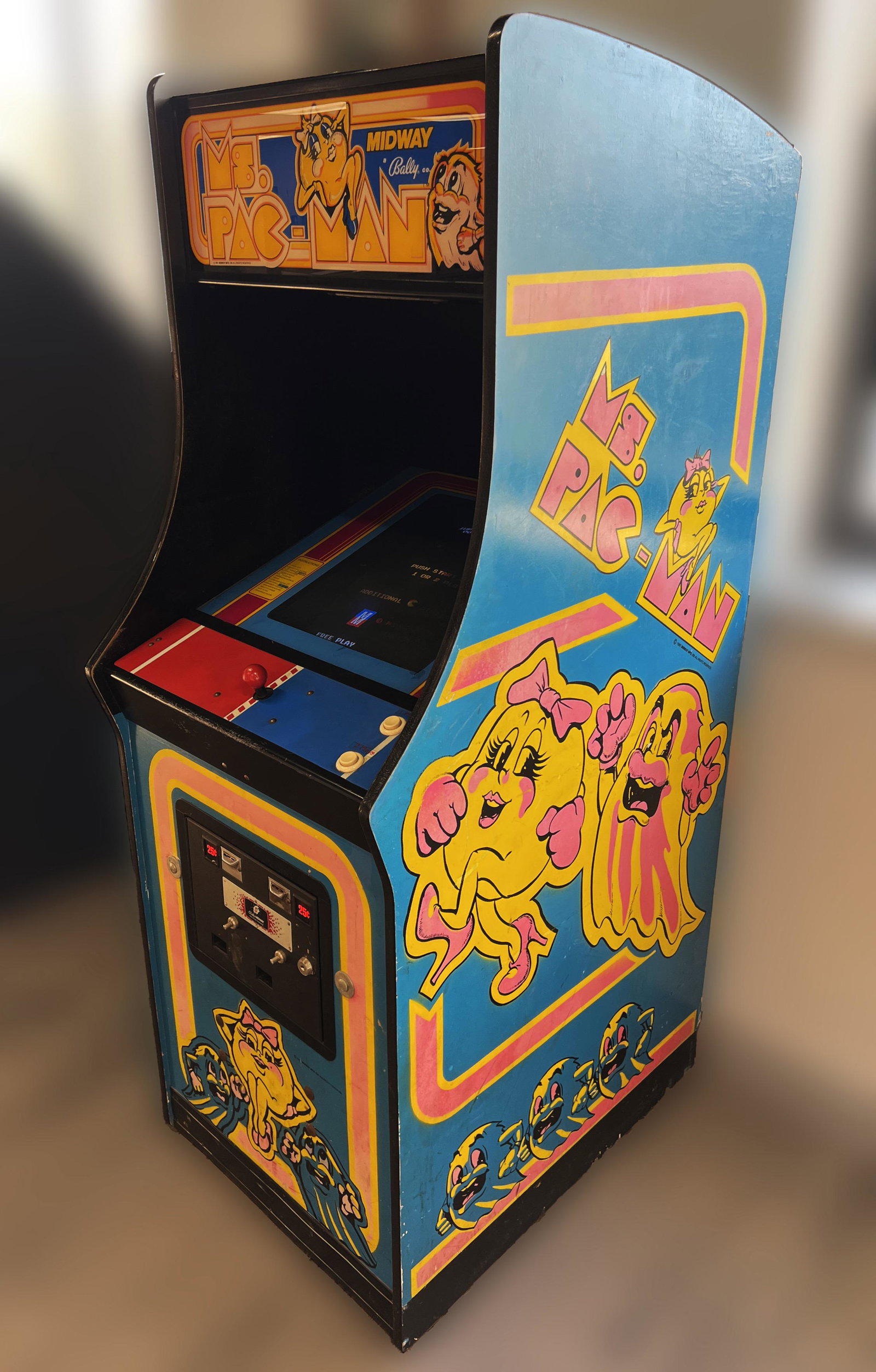 ORIGINAL 1981 MS. PAC-MAN ARCADE CABINET: ORIGINAL 1981 MS. PAC-MAN ARCADE CABINET The classic sequel to the legendary Pac-Man Arcade game by Midway. Plays and sounds great. Condition- Some scratches on cabinet.