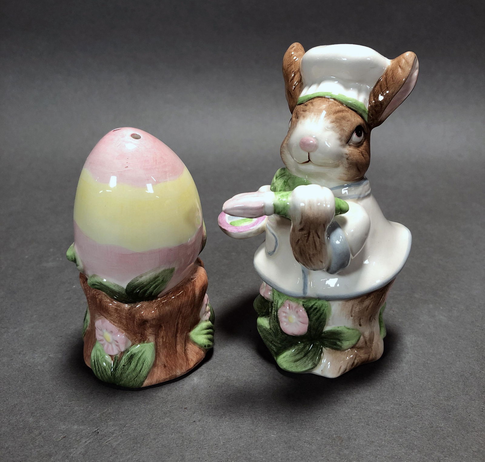 PAINTING BUNNY & EGG SALT AND PEPPER SHAKERS (1 of 4)