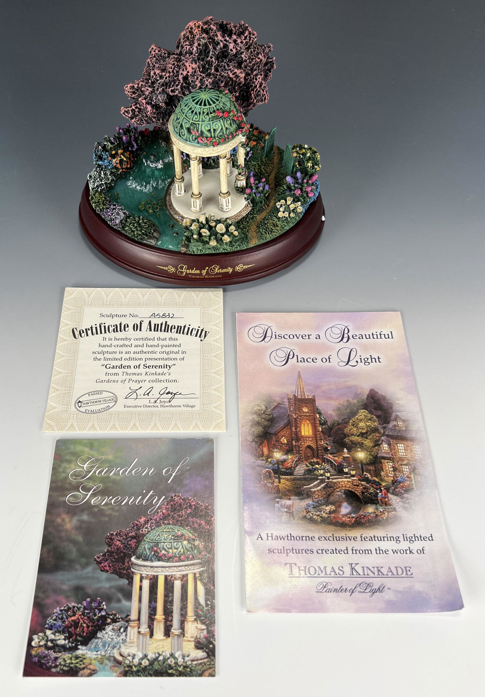THE GARDEN OF SERENITY THOMAS KINKADE HAWTHORNE VILLAGE: THE GARDEN OF SERENITY THOMAS KINKADE HAWTHORNE VILLAGE Garden of Serenity No. 79781. In styrofoam packaging with paperwork. 6 1/2" X 9" X 6 1/