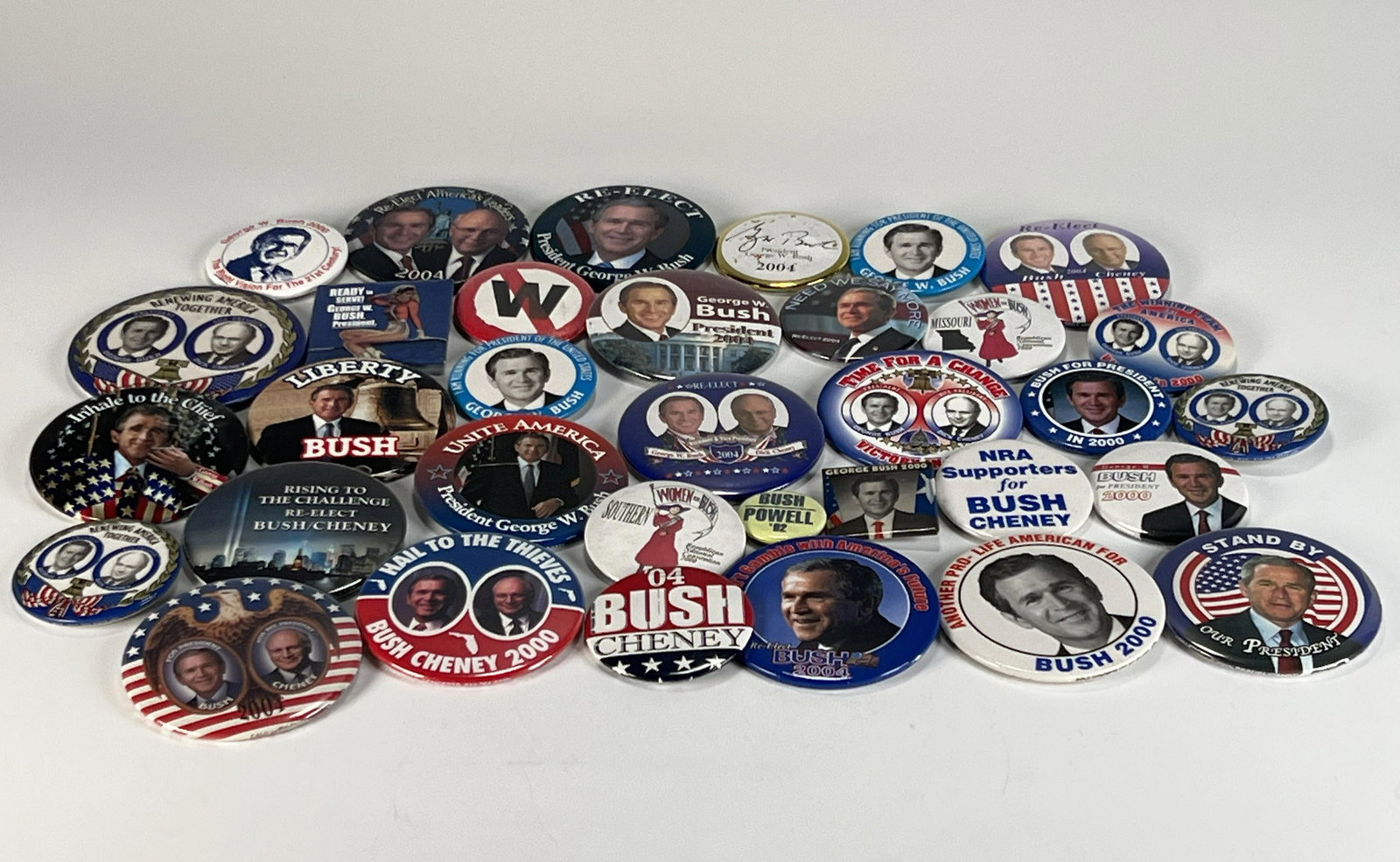 GEORGE W BUSH CAMPAIGN PINS (1 of 4)