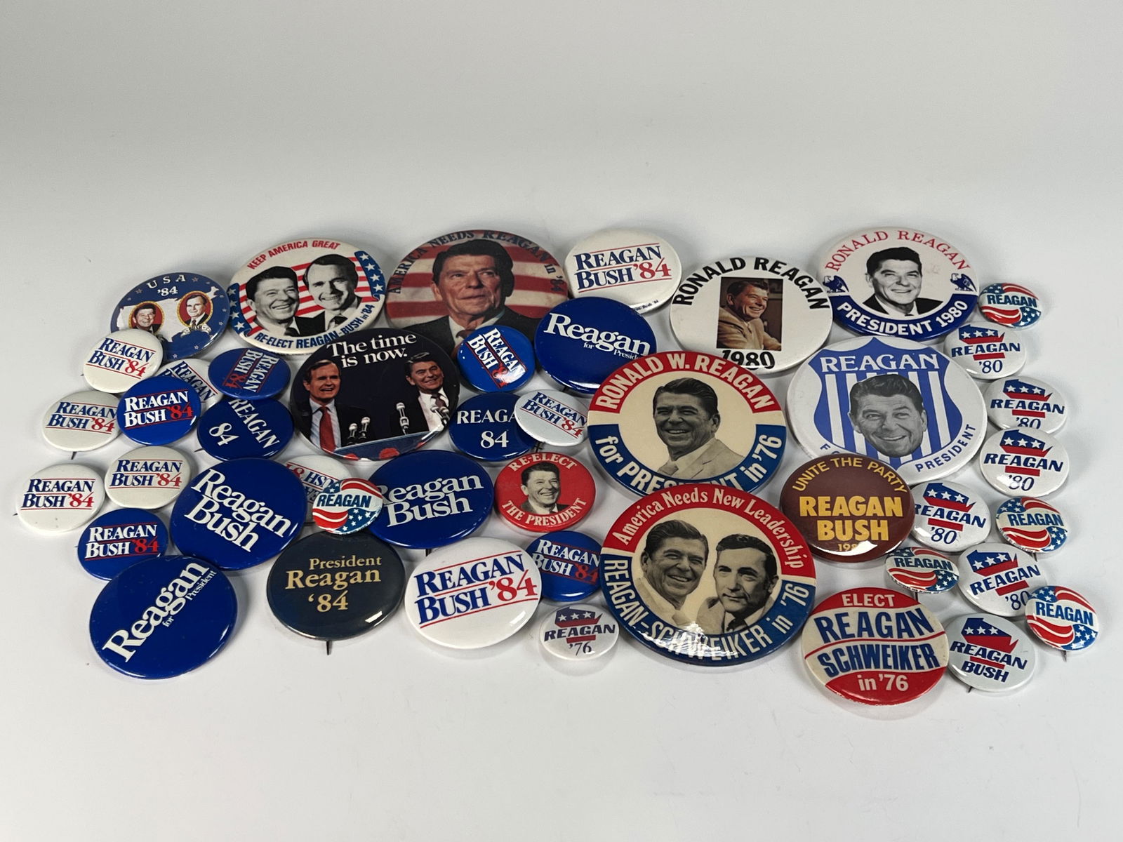 VINTAGE RONALD REAGAN CAMPAIGN BUTTONS (1 of 4)