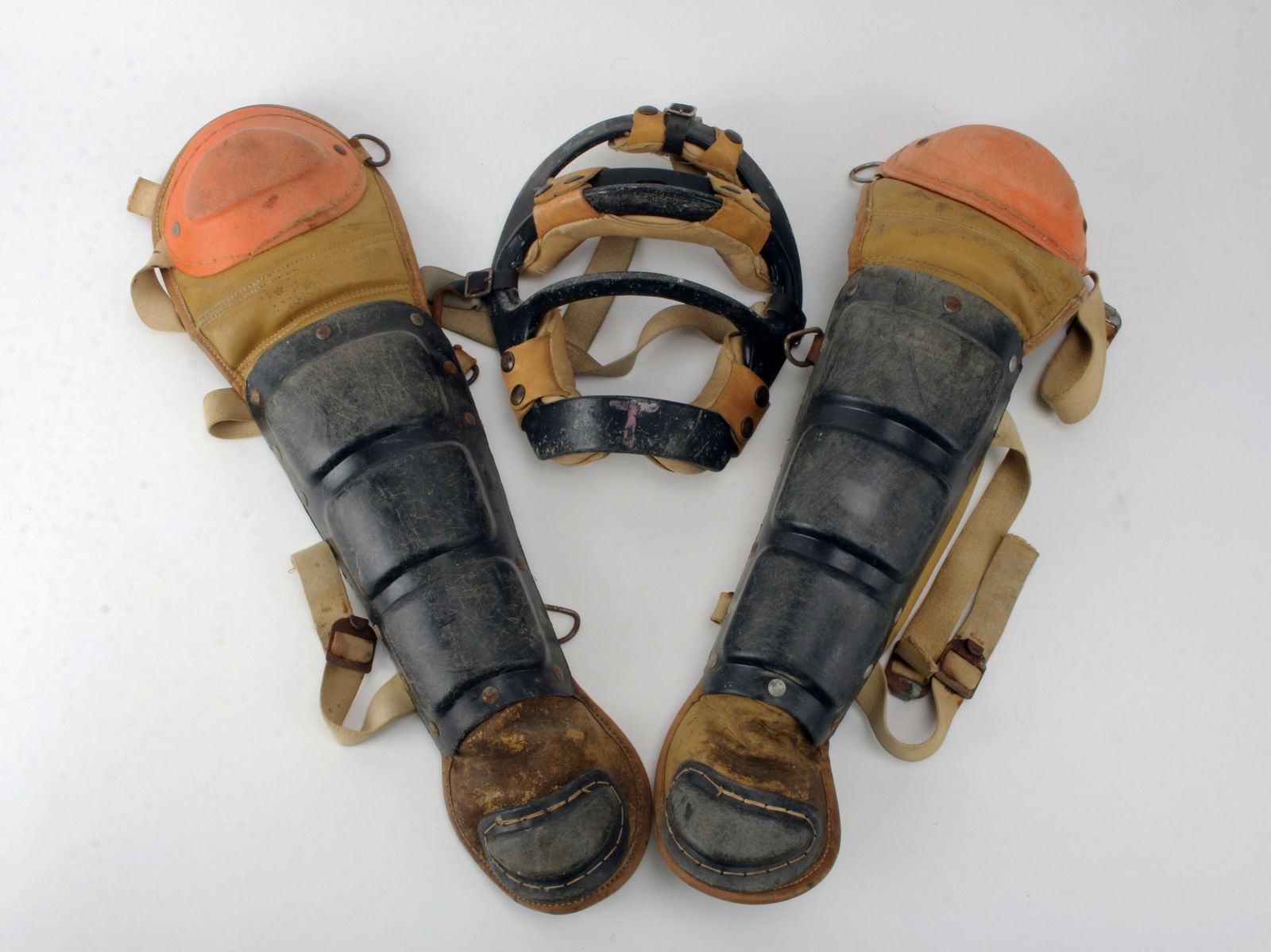 VINTAGE CATCHERS EQUIPMENT (1 of 5)