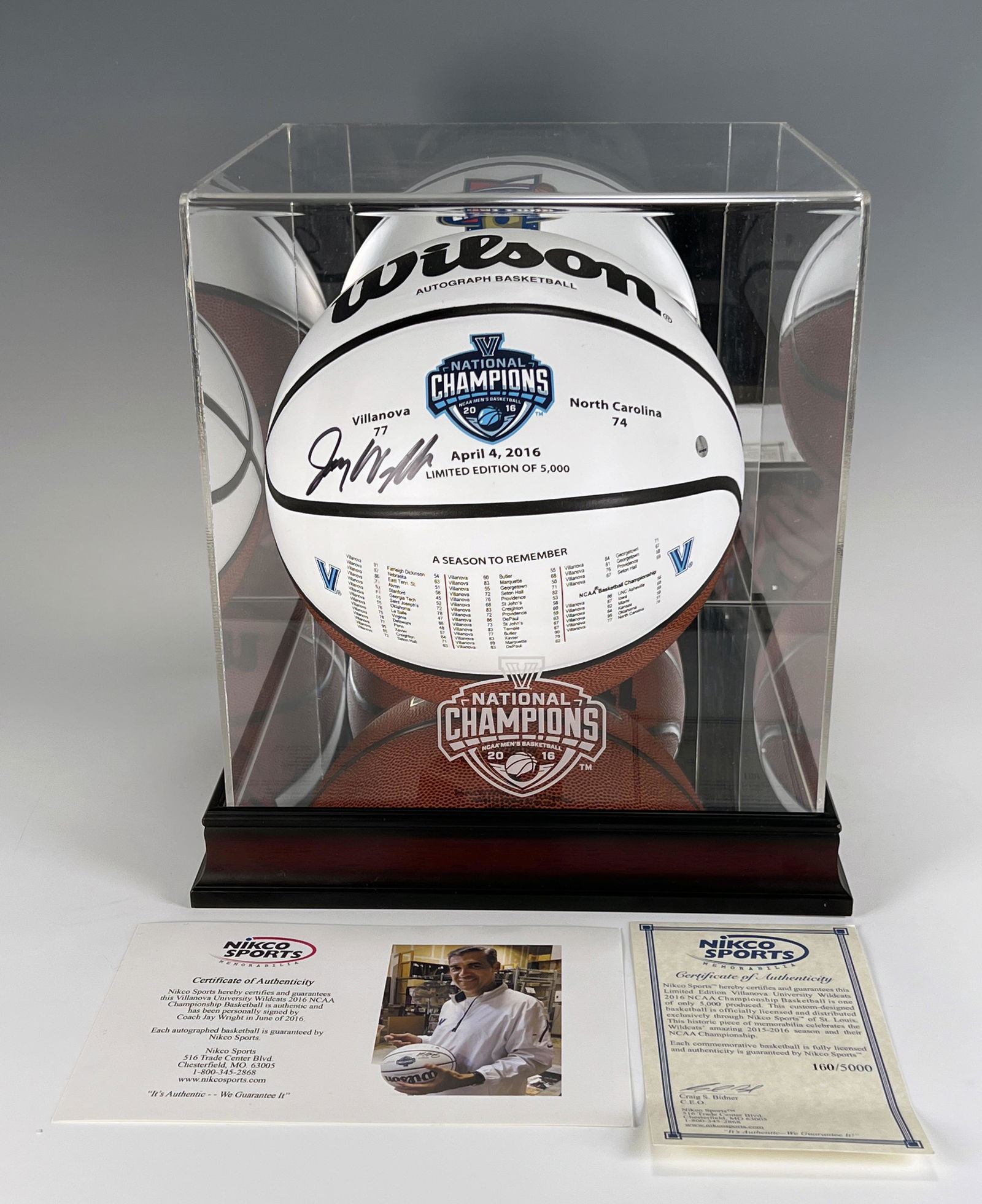 VILLANOVA JAY WRIGHT SIGNED BASKETBALL IN DISPLAY CASE (1 of 4)