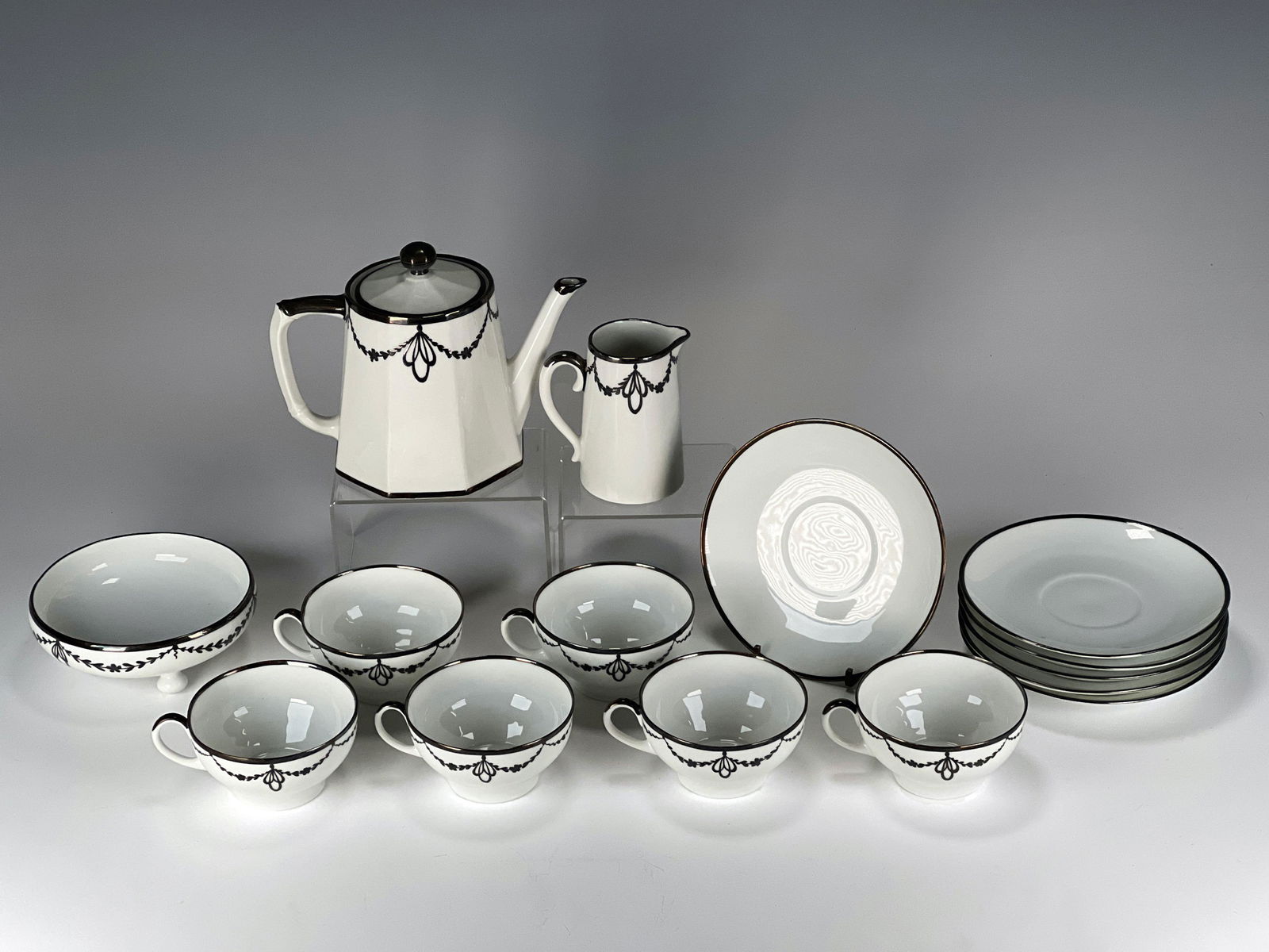ASSEMBLED B & CO FRANCE & BAVARIA TEA SET (1 of 5)