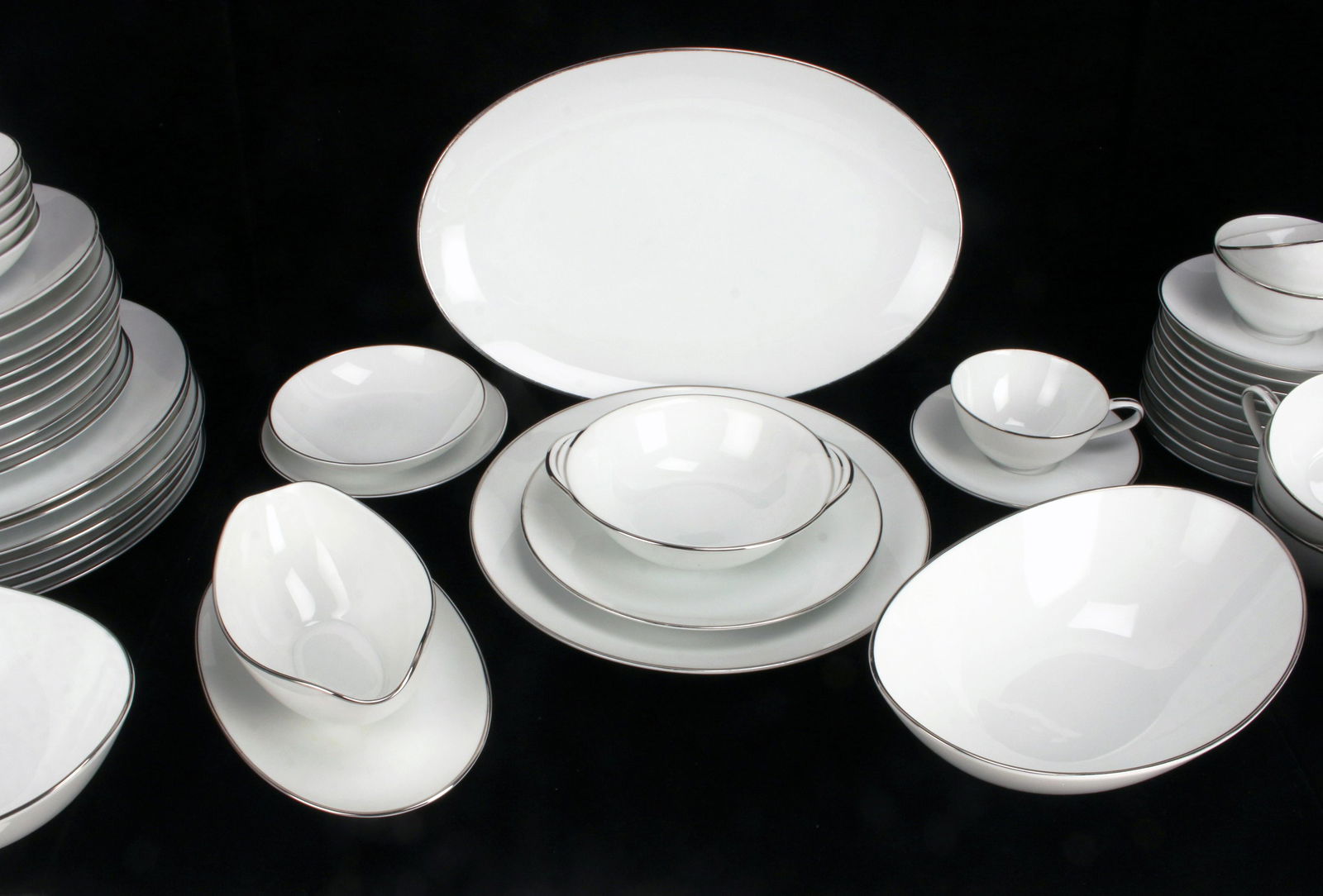 NORITAKE COLONY WHITE WITH PLATINUM PORCELAIN SEERVICE: NORITAKE COLONY WHITE WITH PLATINUM PORCELAIN SEERVICE 5 dinner plates, 6 salad plates, 6 bowls, 5 cups and saucers. White porcelain with thin silver band around edges. Noritake Colony w