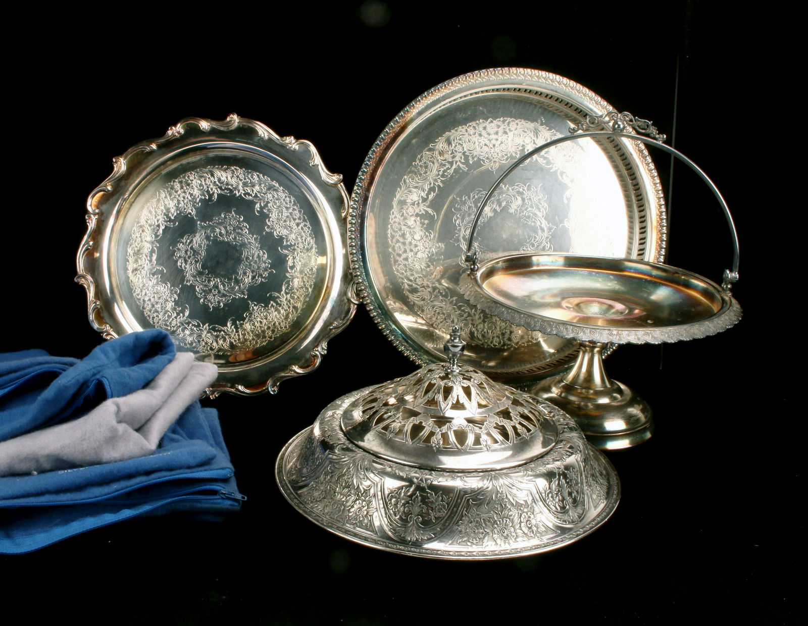 LOT OF VINTAGE & ANTIQUE SILVERPLATE (1 of 7)