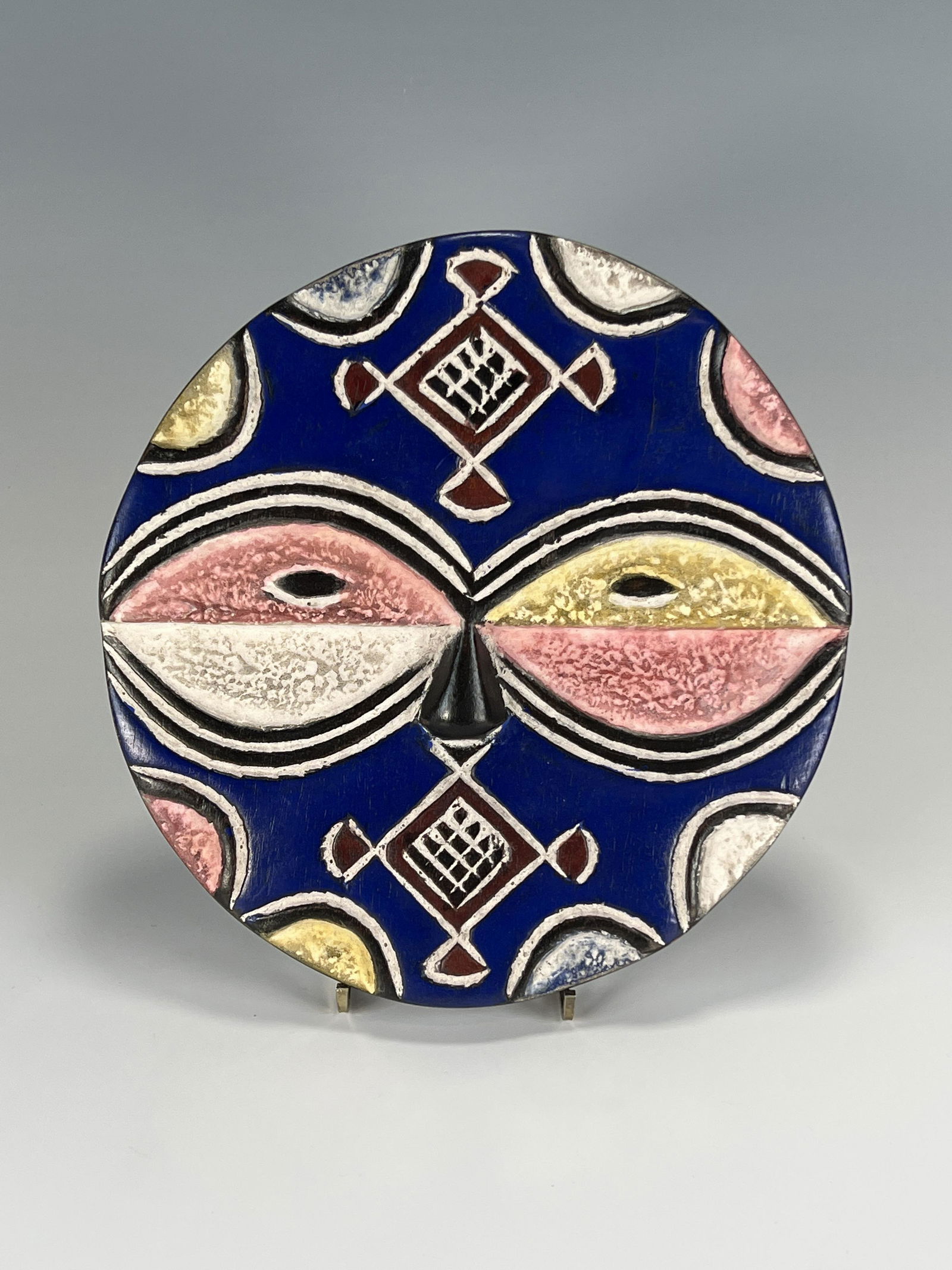 ROUND BATEKE MASK FORM CONGO (1 of 5)