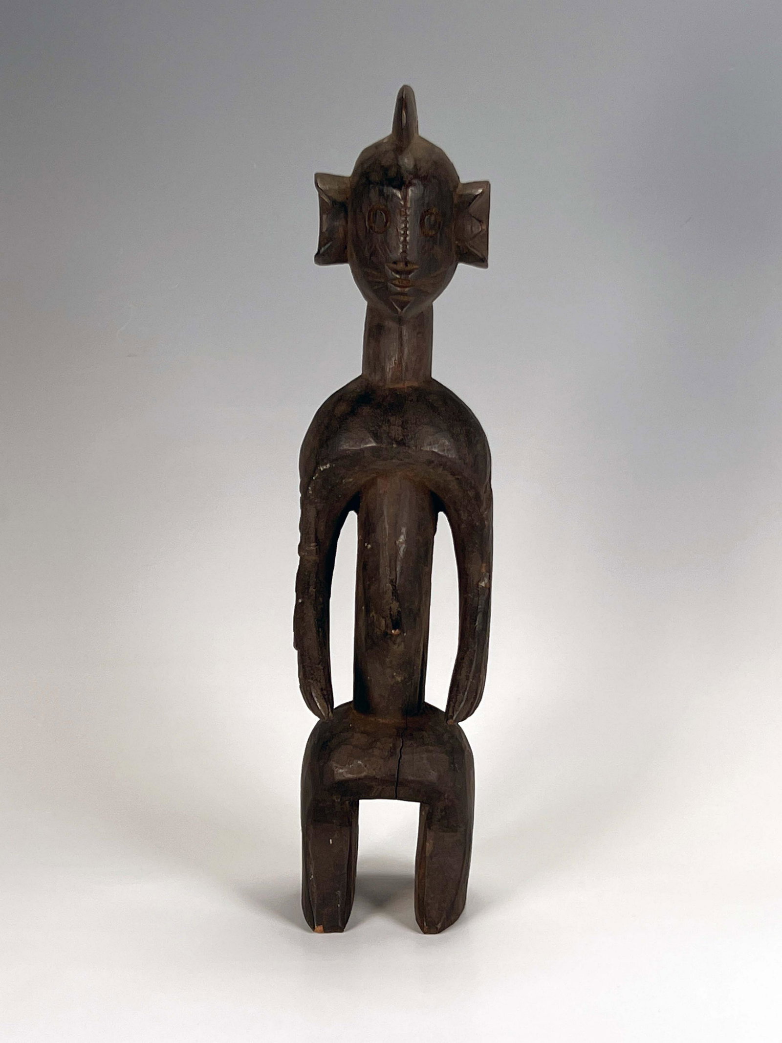 SMALL POWERFUL FIGURE MUMUE NIGERIA: SMALL POWERFUL FIGURE MUMUE NIGERIA 13" x 3" x 2 3/4" Shipping: Shipping and handling in the continental US will cost $21.0