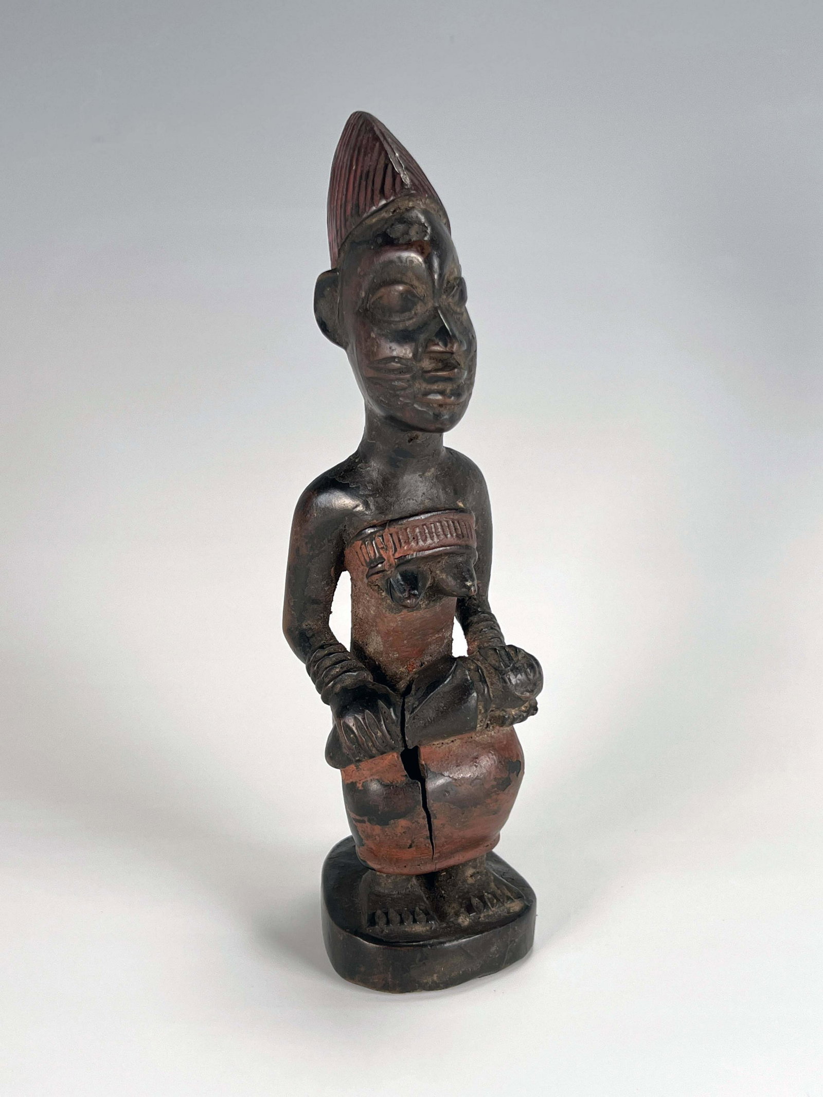 YORUBA MOTHER & CHILD NIGERIA: YORUBA MOTHER & CHILD NIGERIA Age crack on lap. 8 1/4" x 2 1/2" x 2 1/4" Shipping: Shippi