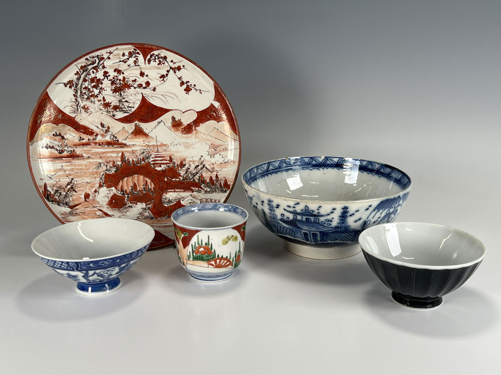 FIVE PIECES ASSORTED PORCELAIN (1 of 11)