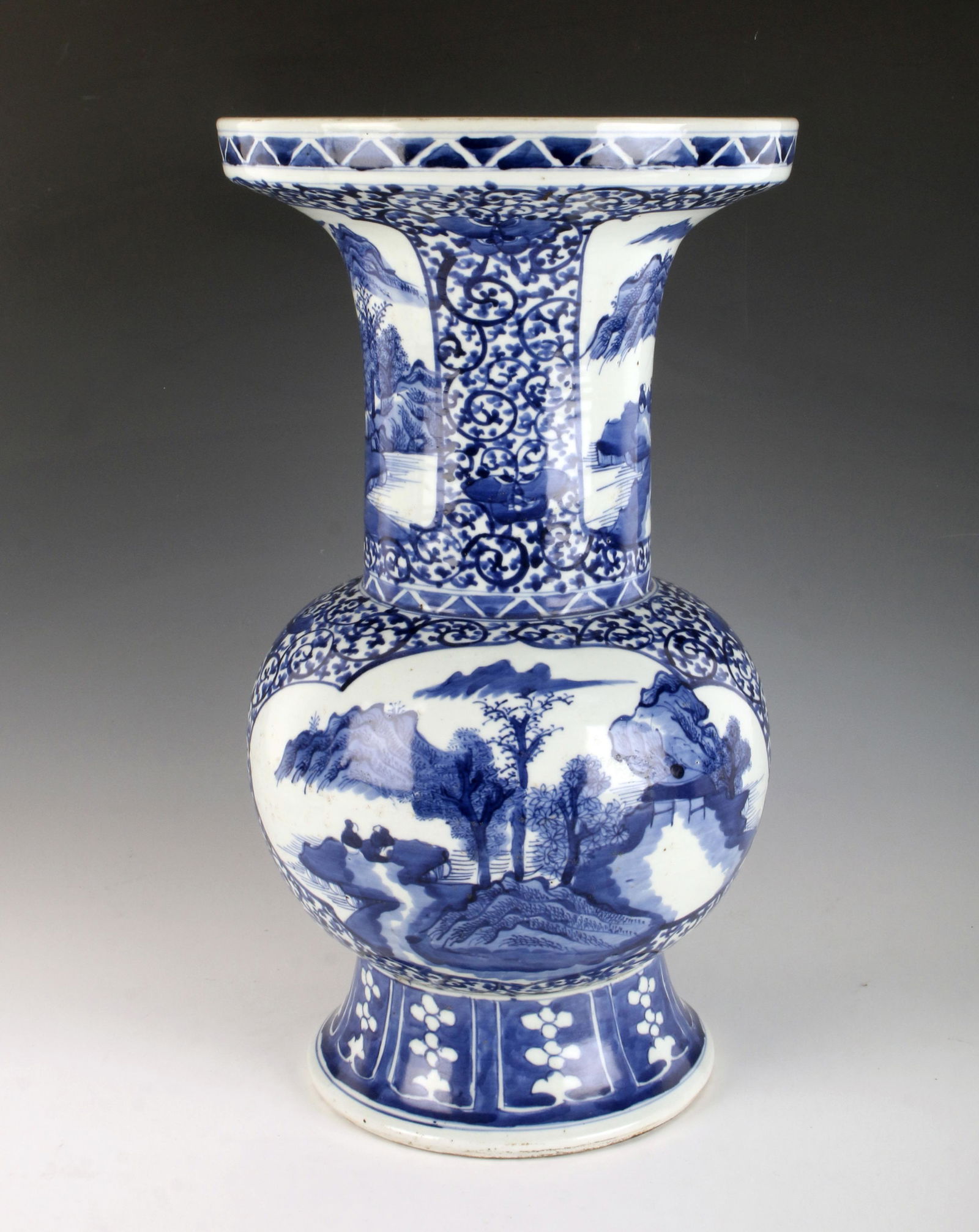 BLUE AND WHITE OLD CHINESE VASE (1 of 6)