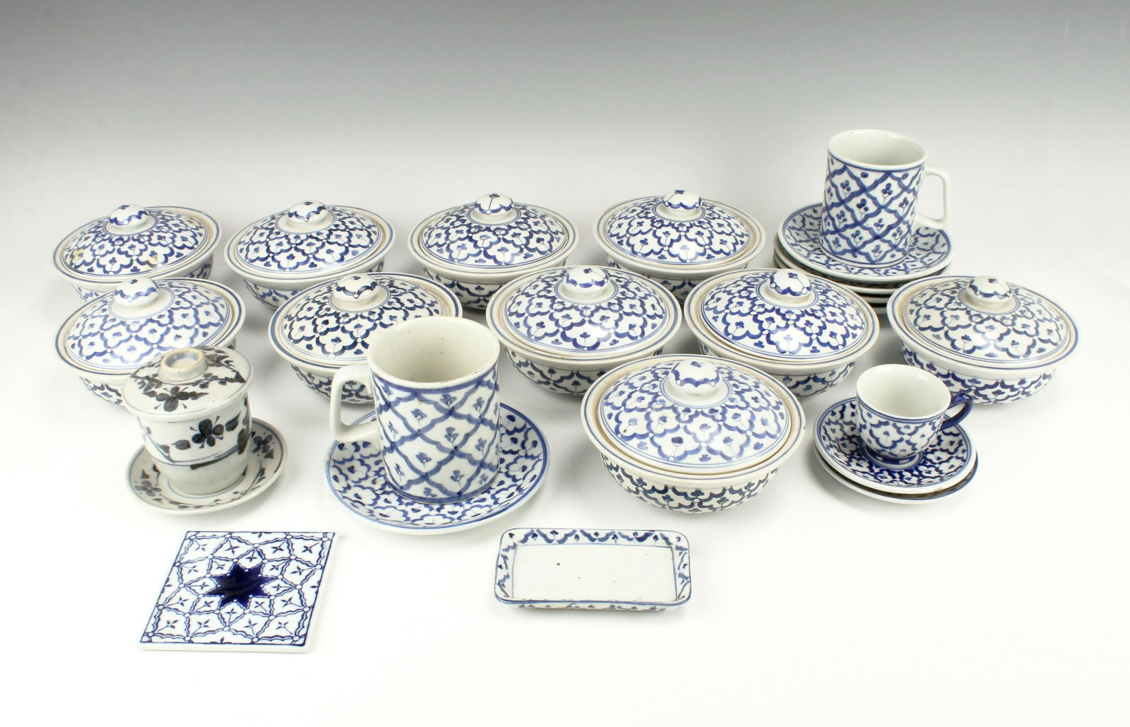 LARGE LOT BLUE & WHITE DISHWARE (1 of 3)